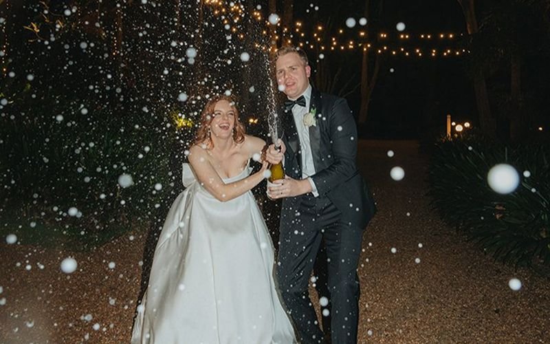 Couple celebrate their wedding with champagne pop and spray at Gabbinbar in Toowoomba