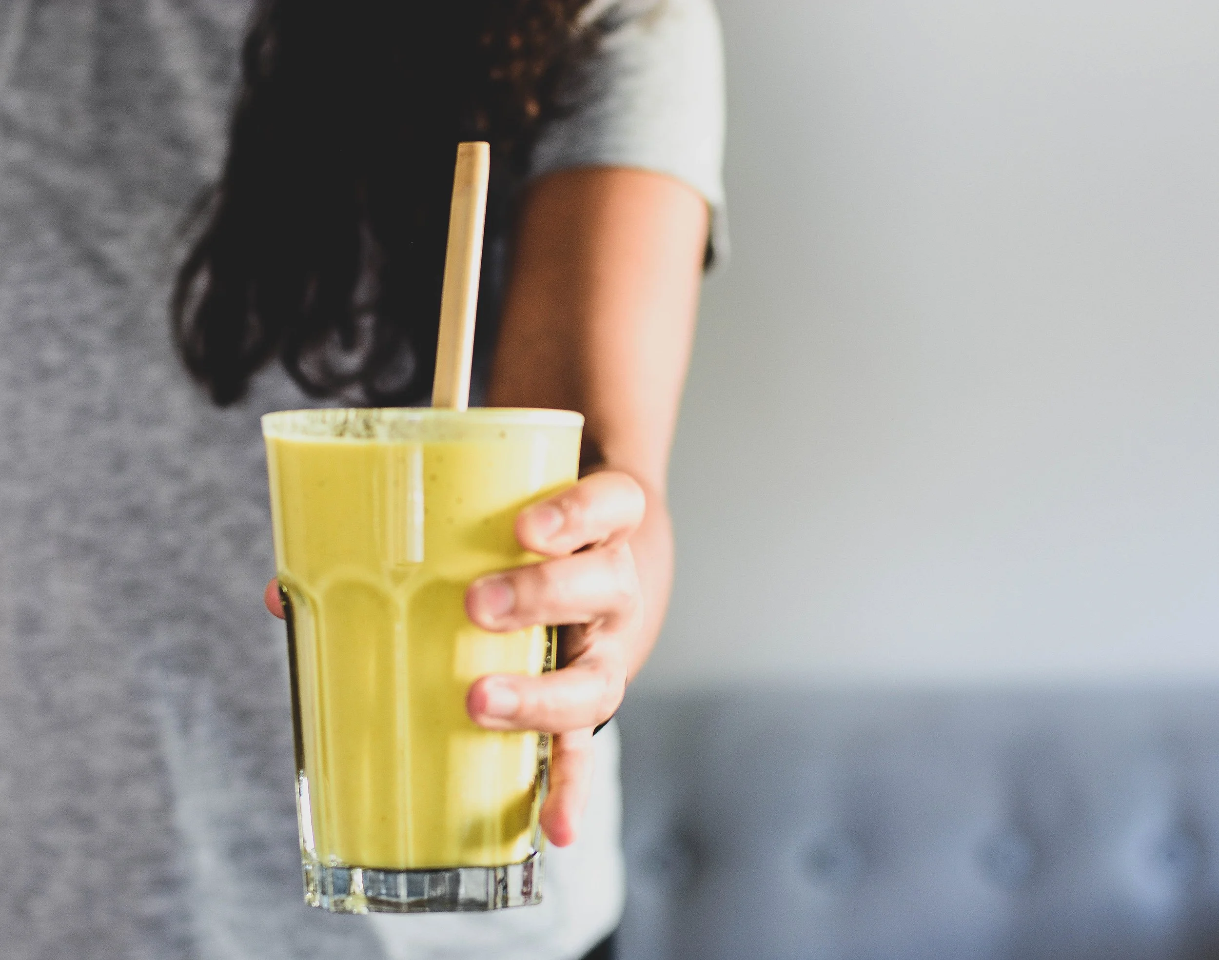 Mango &amp; turmeric smoothie