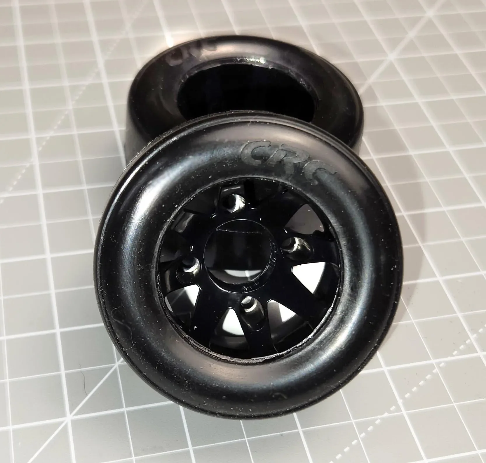 23121 - CRC Rear GT-R rubber tires, mounted (pr)