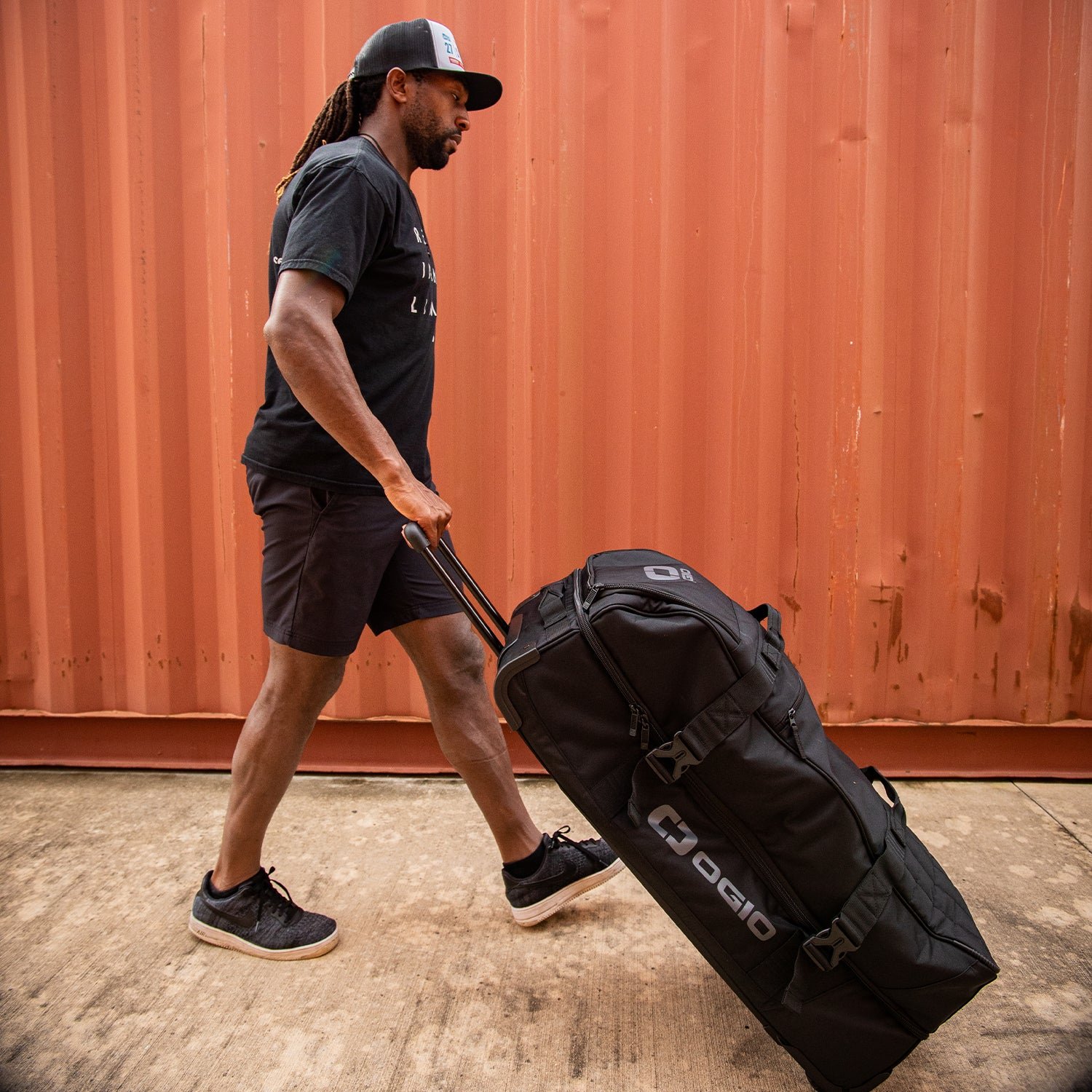 trucker-black1.jpg