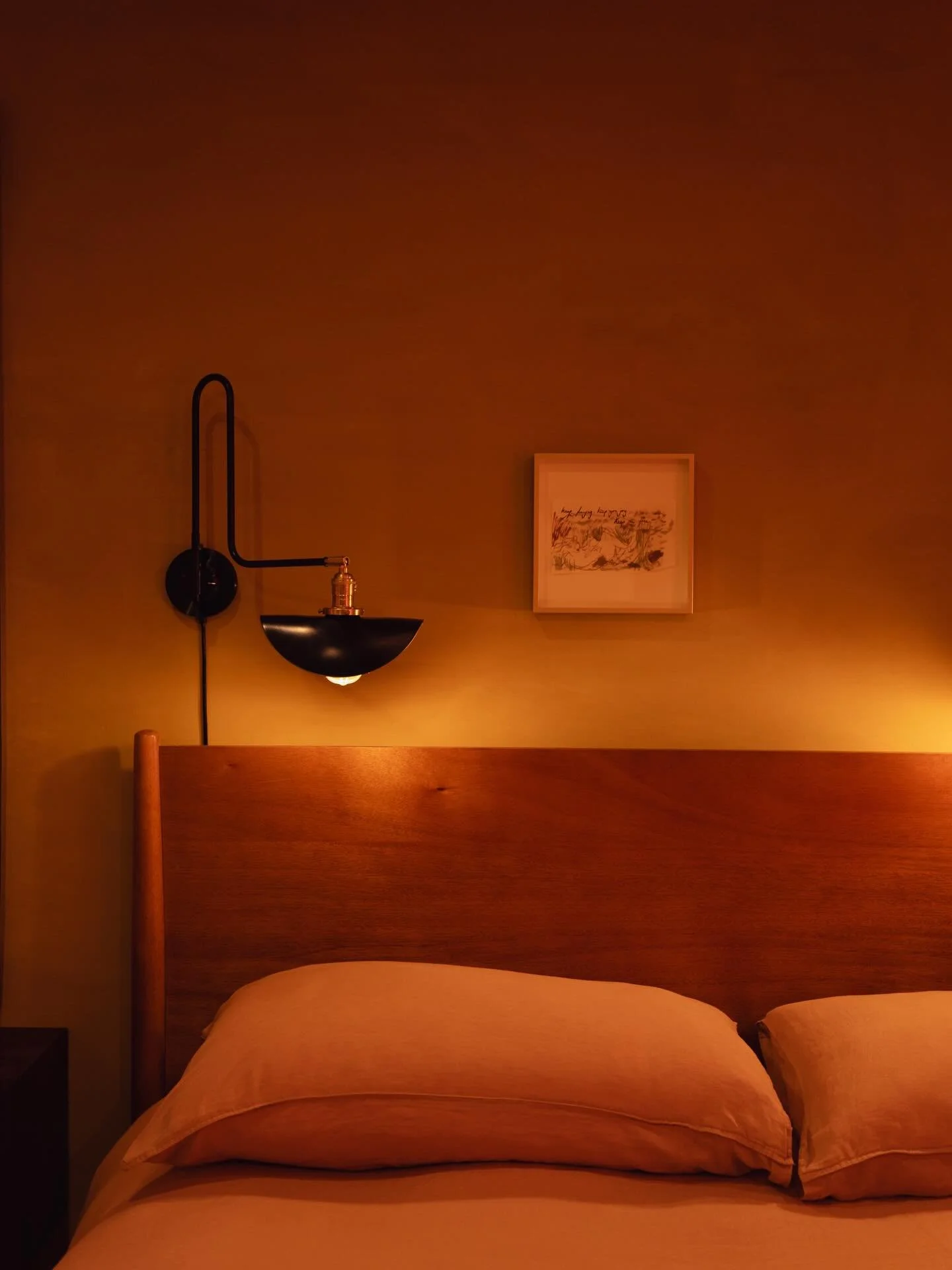 When we moved in, the primary bedroom worked as is (scroll to the last pic), but this version is the one I&rsquo;ll actually remember for a very long time and to me that made a lot more sense

Design @emthomsen_ 
📷 @sonyakatarina