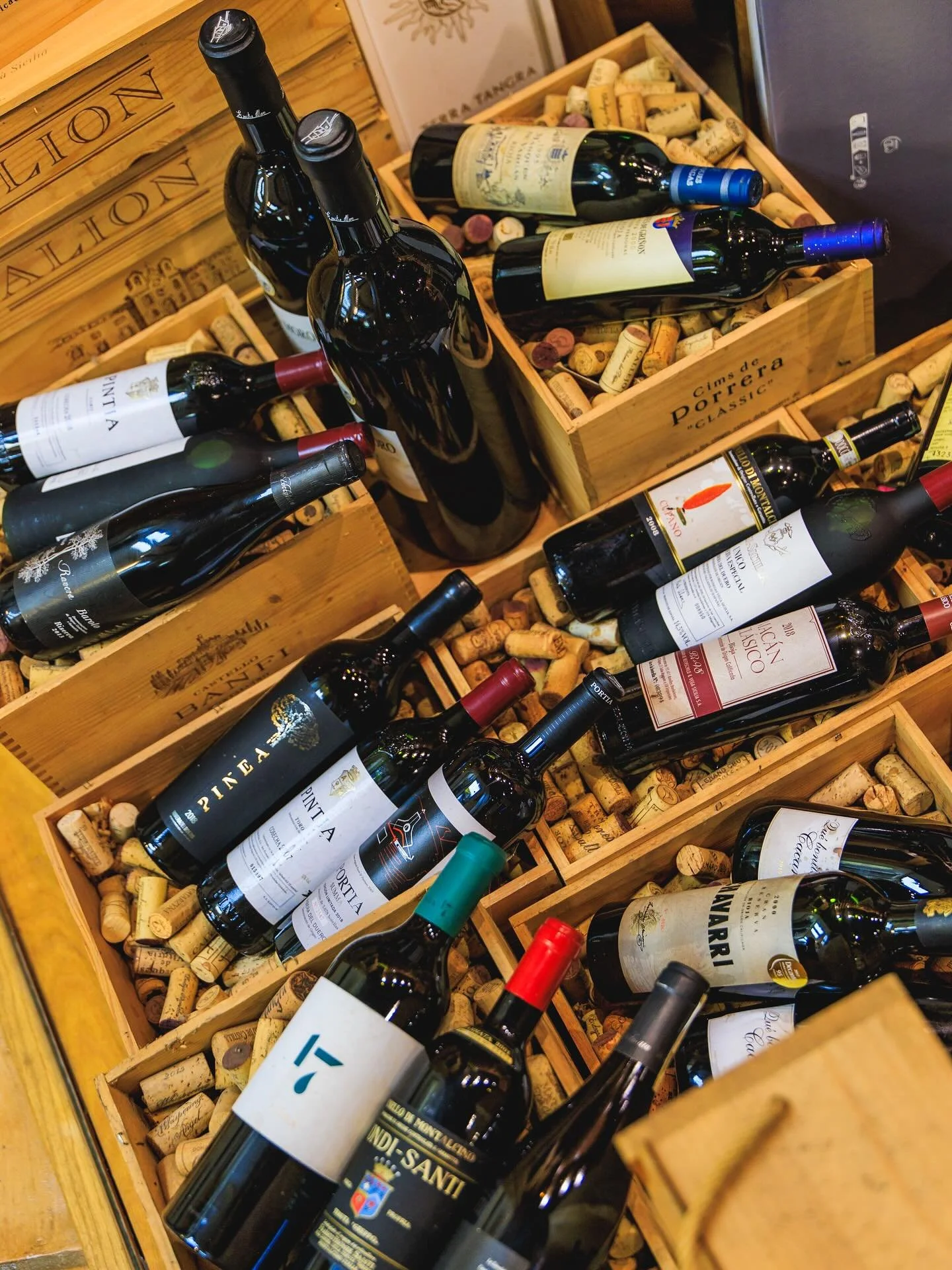 Домът на испанското вино в региона.
Azahar разполага с най-голямата колекция от испански етикети &mdash; от емблематични класики до редки находки. 🍷

#azaharrestaurantesofia