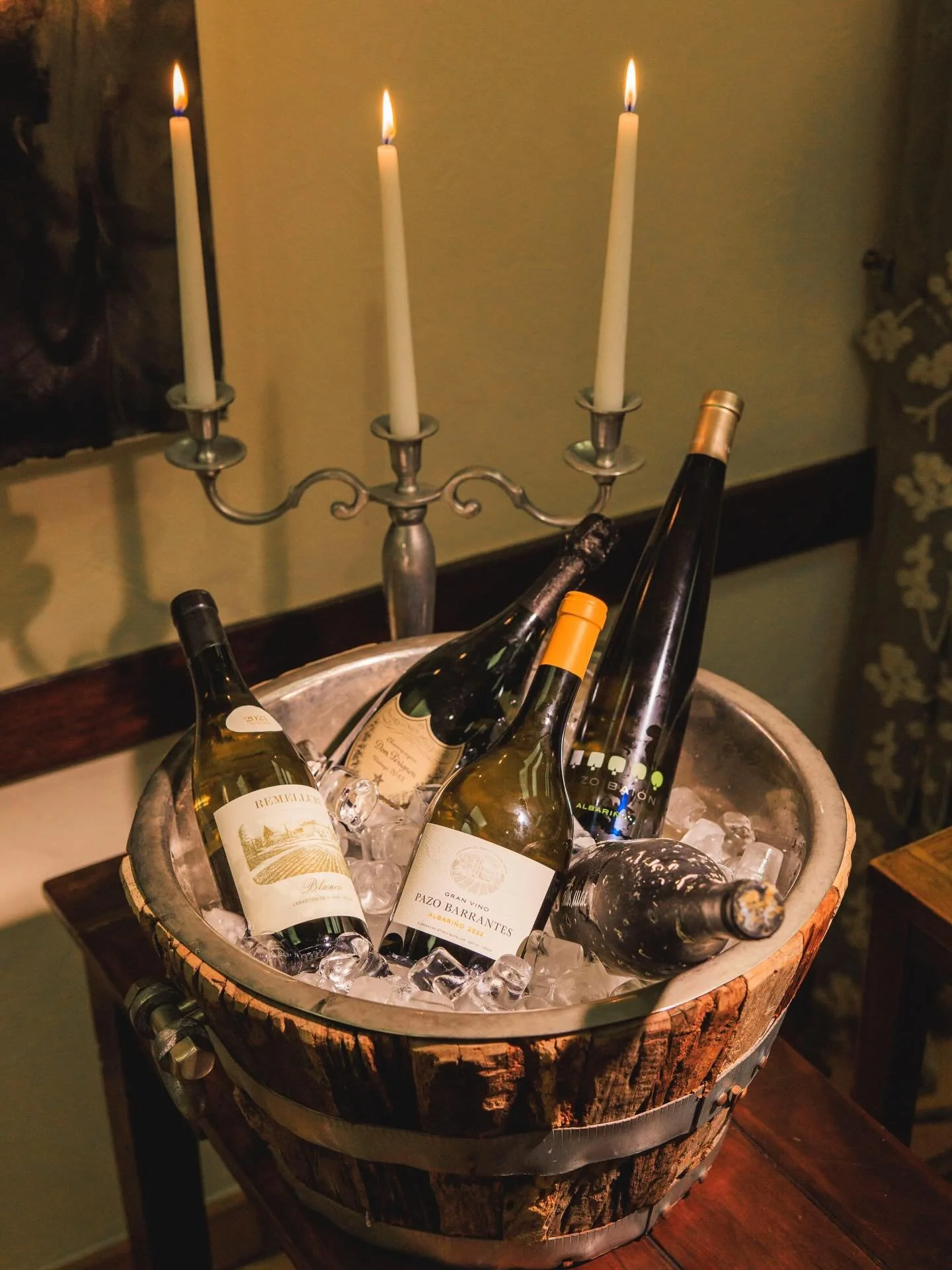 Екипът на Азахар ви пожелава една вдъхновяваща Нова година,
изпълнена с вкус, споделени моменти и хубави емоции. ✨🥂