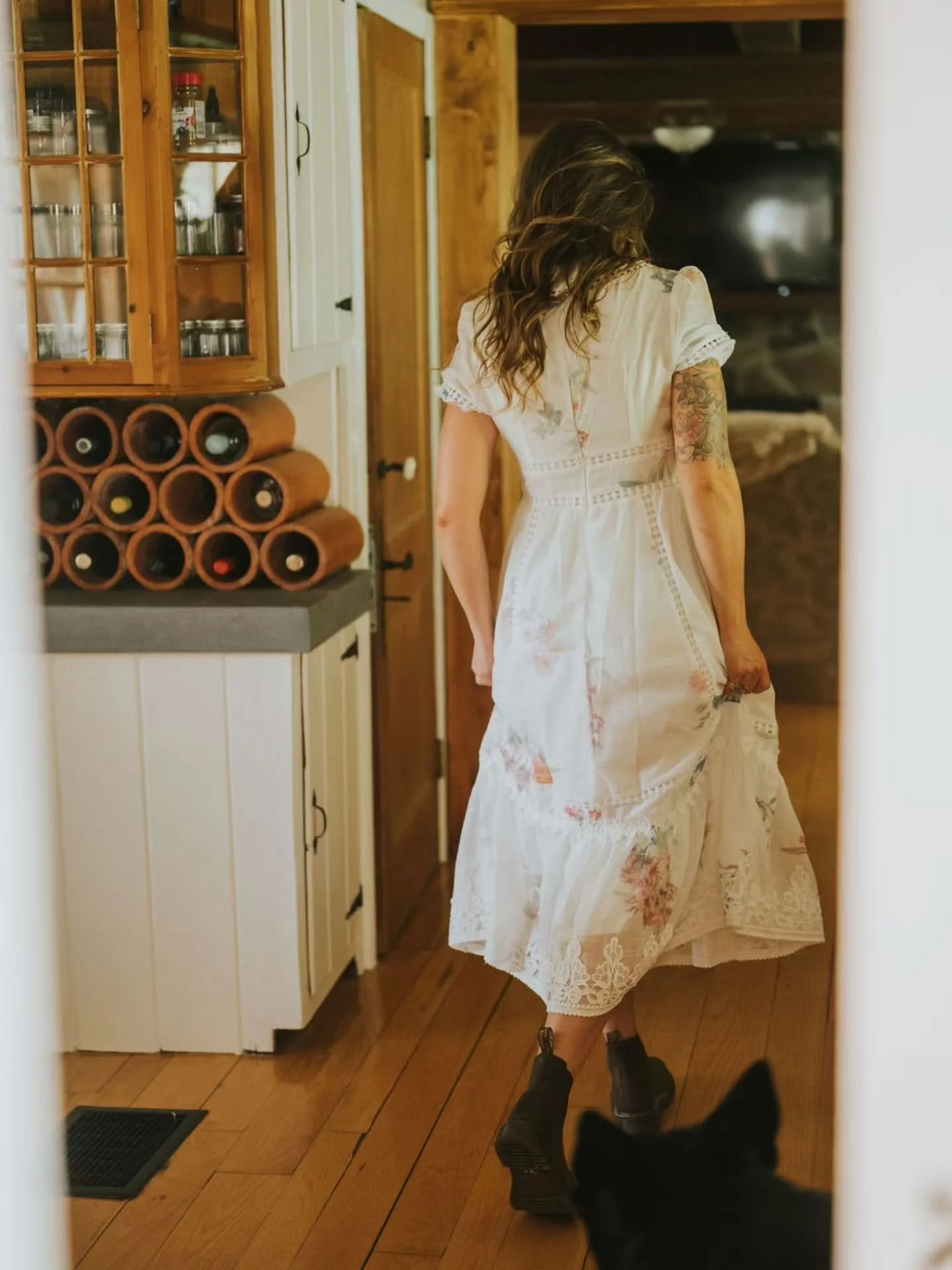 La semaine pass&eacute;e, j'&eacute;tais chez une cliente pour l'&eacute;valuation de sa maison centenaire.

On a fait le tour ensemble.Et puis on s'est arr&ecirc;t&eacute;es sur les planchers. Elle m'a demand&eacute; ce que j'en pensais. Si &ccedil;