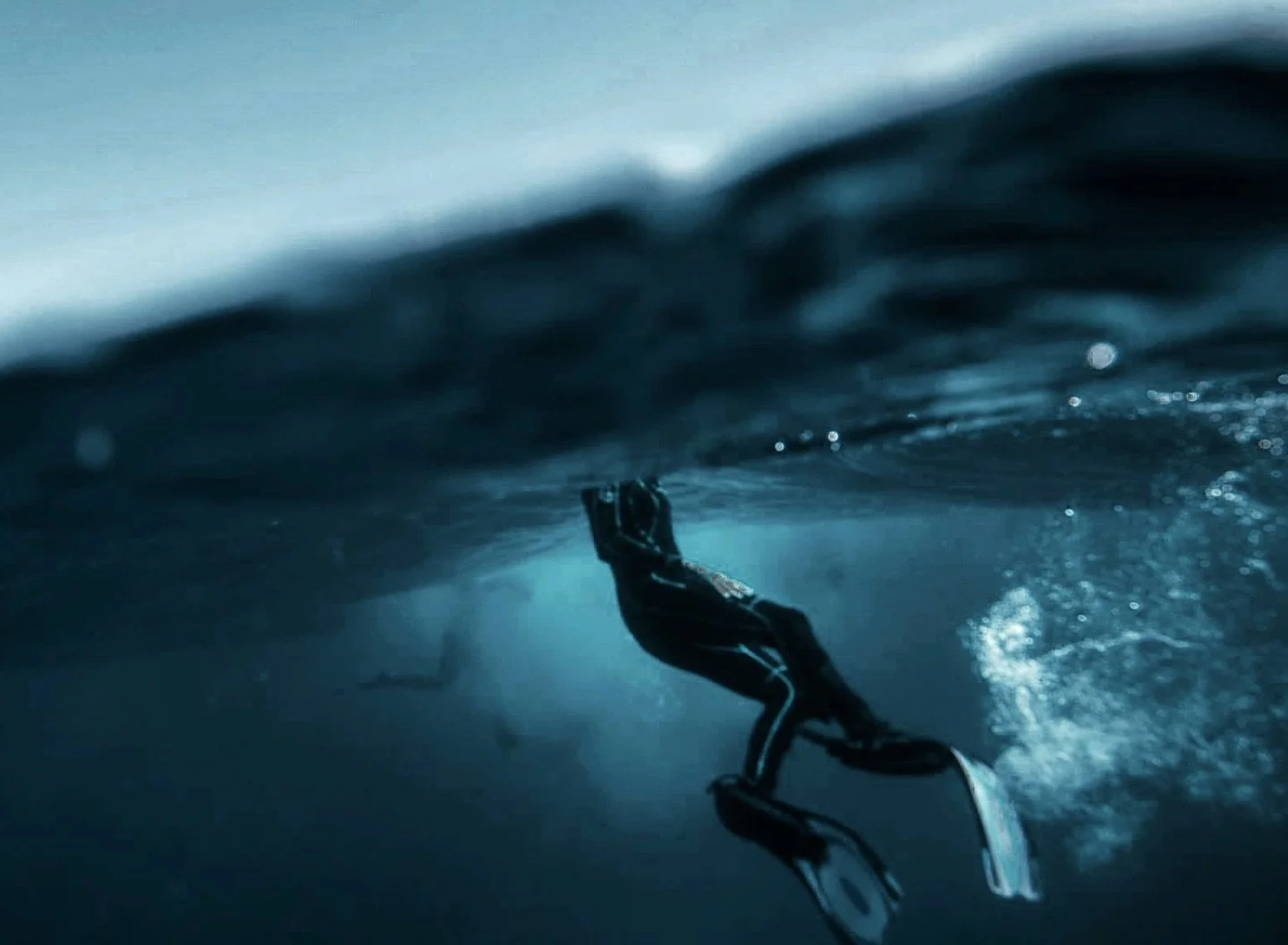 If I were to pick some frames of my life, I would choose the ones that accelerate my heartbeat, those that mark a before and after in the timeline of my existence.

- this day 🖤

#thewideocean #aclassic #timeline #photographycuration #oceanlife