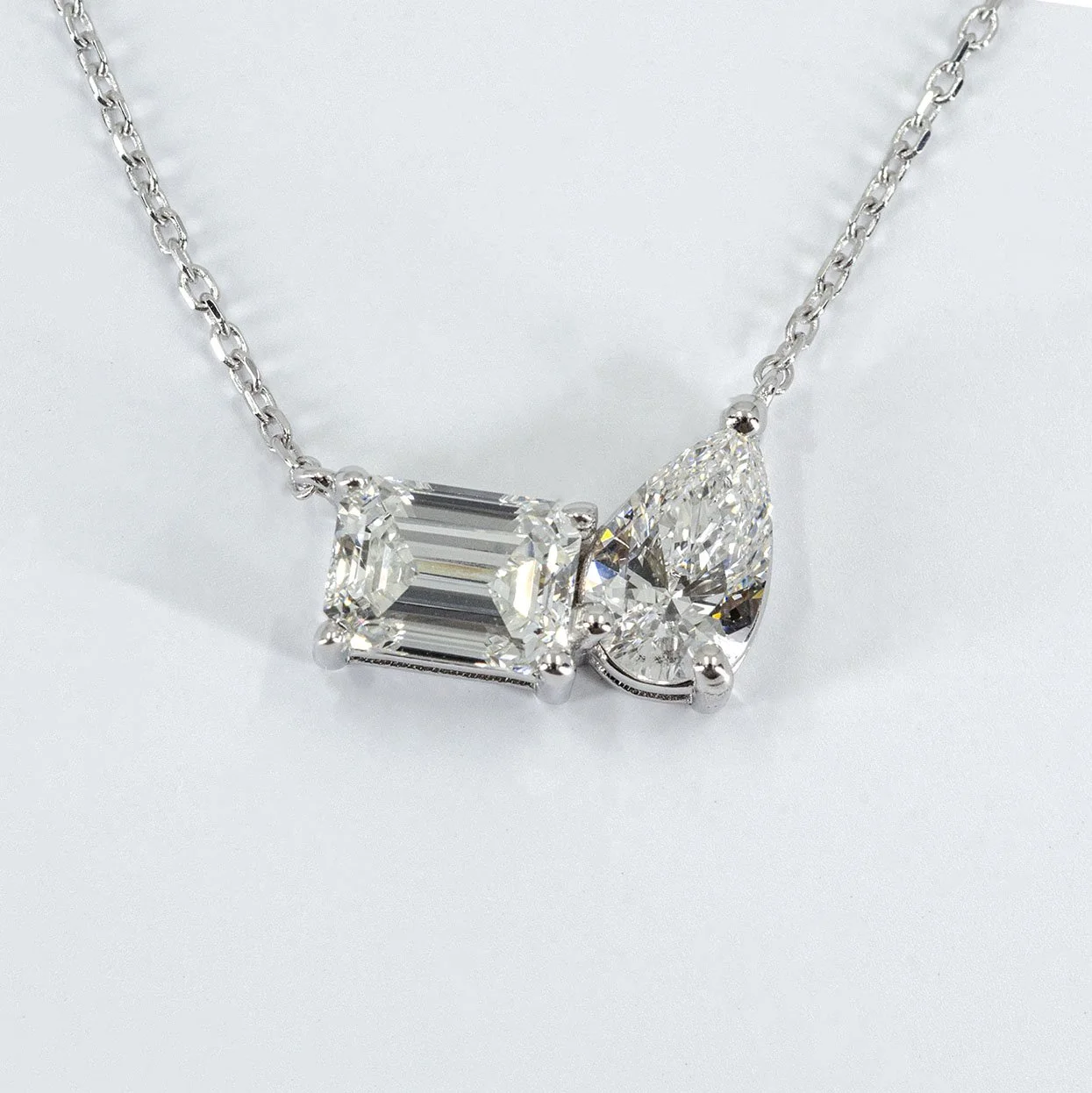 Pear and Emerald Duo Necklace_DIAMOND