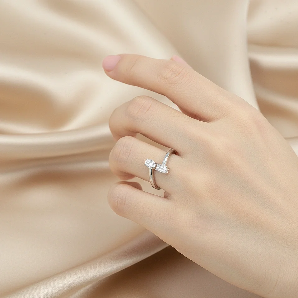 Oval-Emerald Crossover Ring