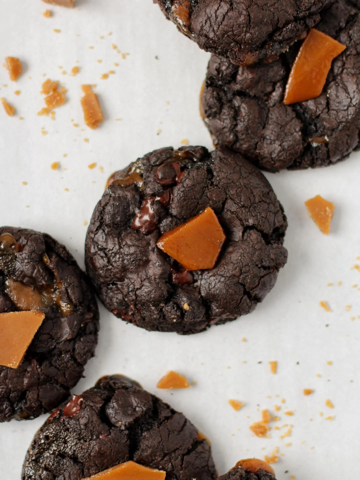 House made toffee so good you could eat it on its own&hellip; but it&rsquo;s even better in our Dark Chocolate Toffee cookies 😏

Rich dark chocolate dough, toffee chunks, dark chocolate chips and the perfect hit of salt to balance it all out. You ne