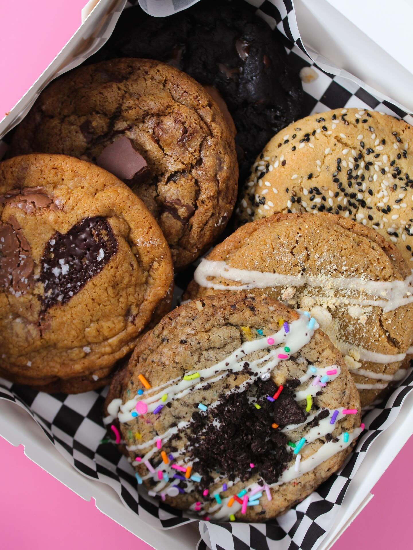 Cookie Sampler Packs are perfect for sharing&hellip; but I wouldn&rsquo;t judge if you didn&rsquo;t want to 😏

Try all 6 of our delicious cookie flavours in one value pack! THE Cookie, Brown Sugar Chai, Espresso Dark Chocolate Chunk, Brown Butter Cr