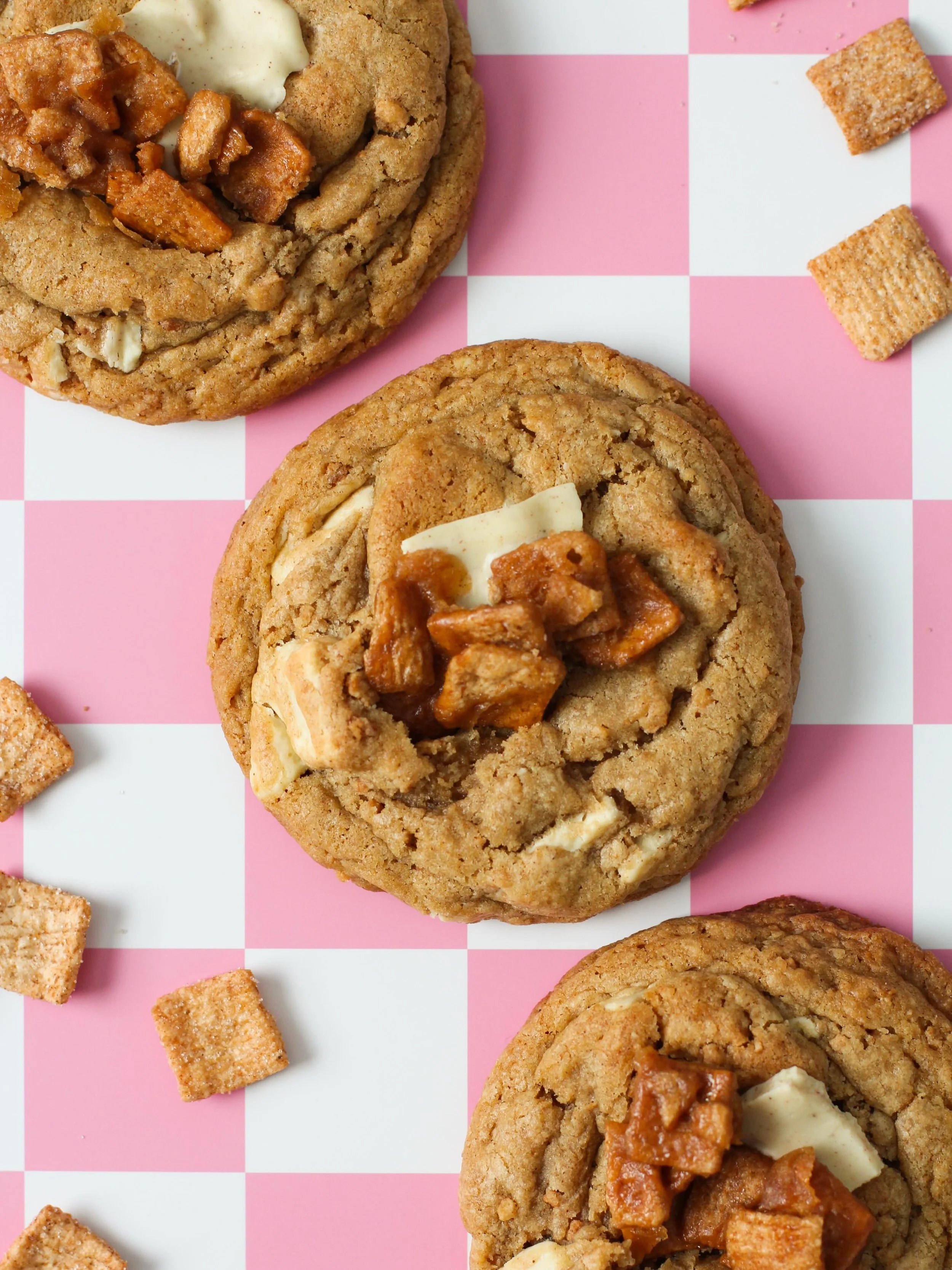 CINNAMON TOAST CRUNCH

Because Cinnamon Toast Crunch always has been, and always will be my favourite cereal 🫶 so of course I had to put it in a cookie 😏

Our soft and chewy cookie dough is infused with Cinnamon Toast Crunch crumbs for that iconic 