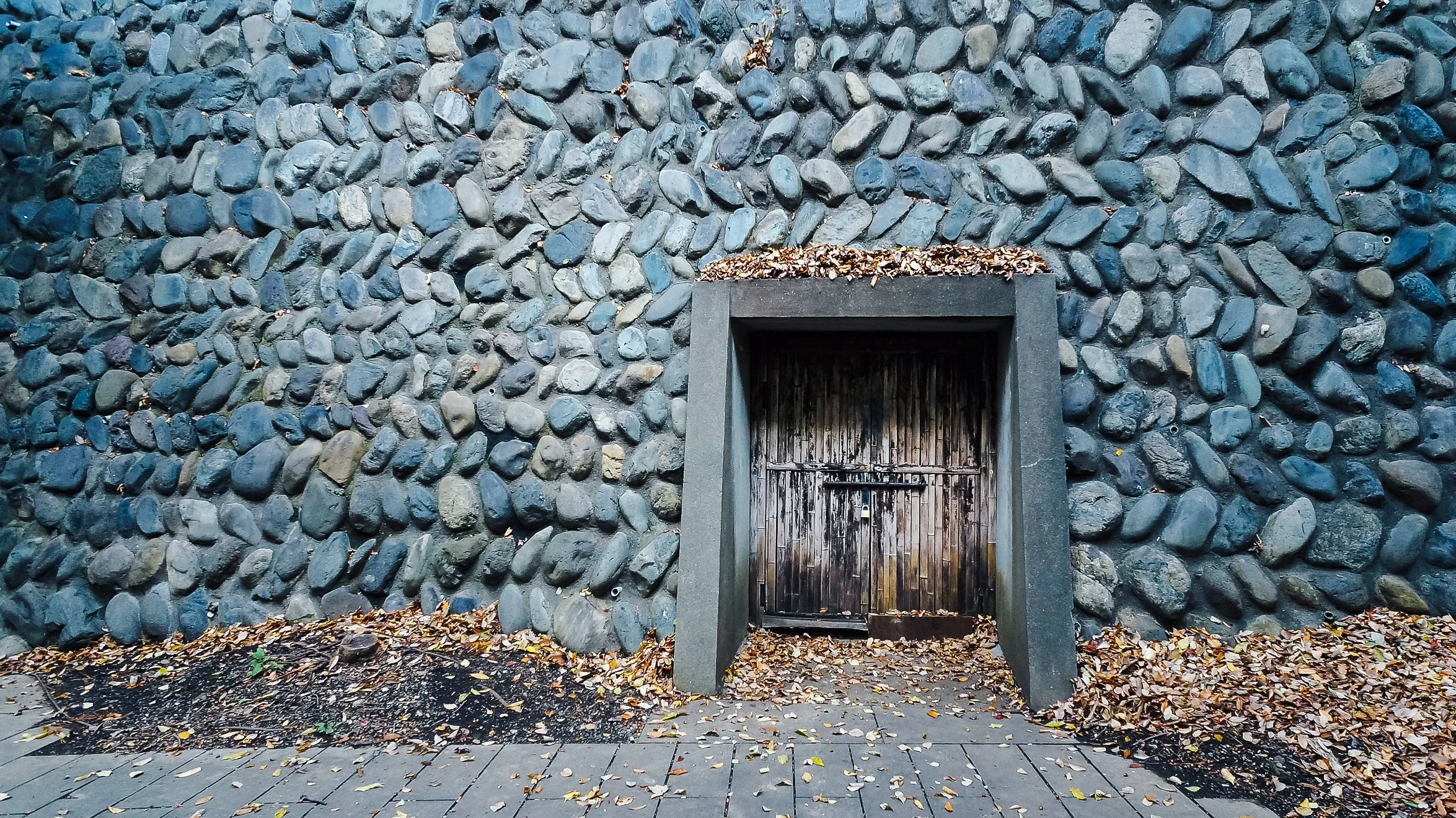A Locked Room Mystery, Jindai-Ji, Chōfu, Tokyo, 2019