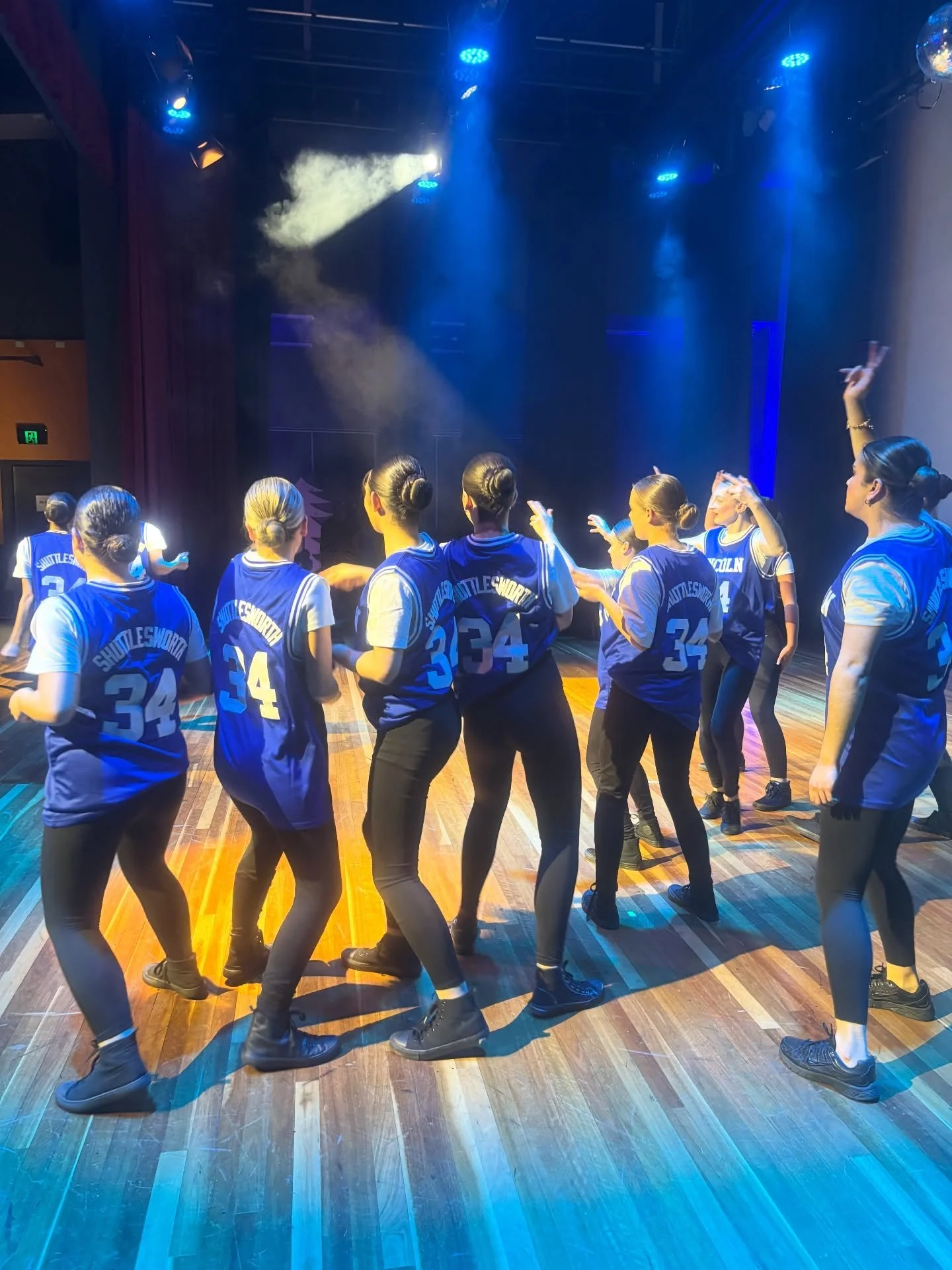 SHOW 2 | PART 1
Our kids are so fabulous 🔥
Enjoy our second show bts 
.
👣 Jamaal D | B Chugg | S Konidaris | R Fuga | 
C McInerney | A Arrowsmith | E Jackson 
.
.
.
#dance #performfance #bundoora #dancing