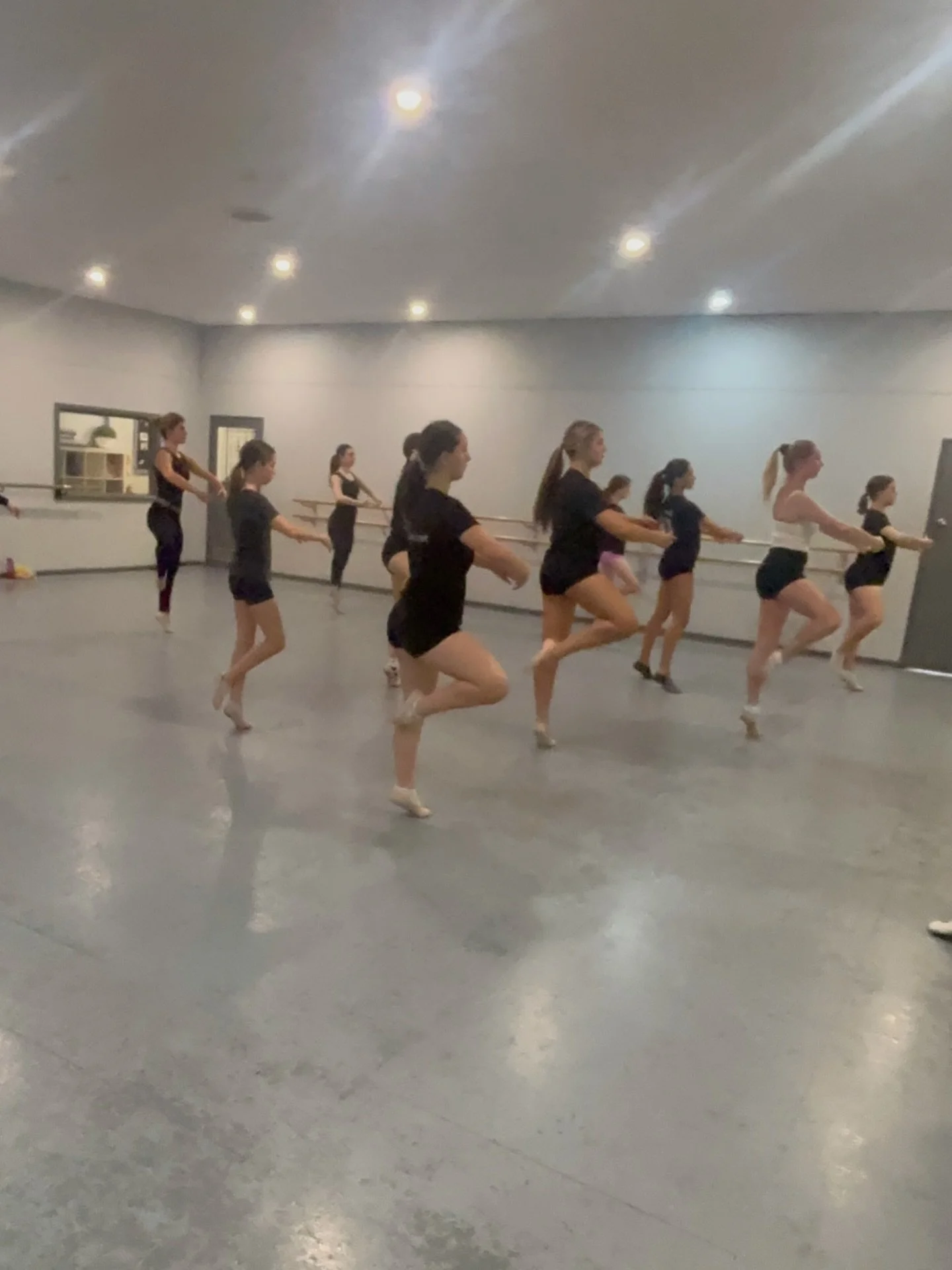Senior Ballet is on Mondays 🩷
.
.
.
.
#ballet #pointe #dancer #dancing #lalor 
.
.
.
Epping, pink, tutu, Thomastown, Bundoora, dance classes, tiny dancer
