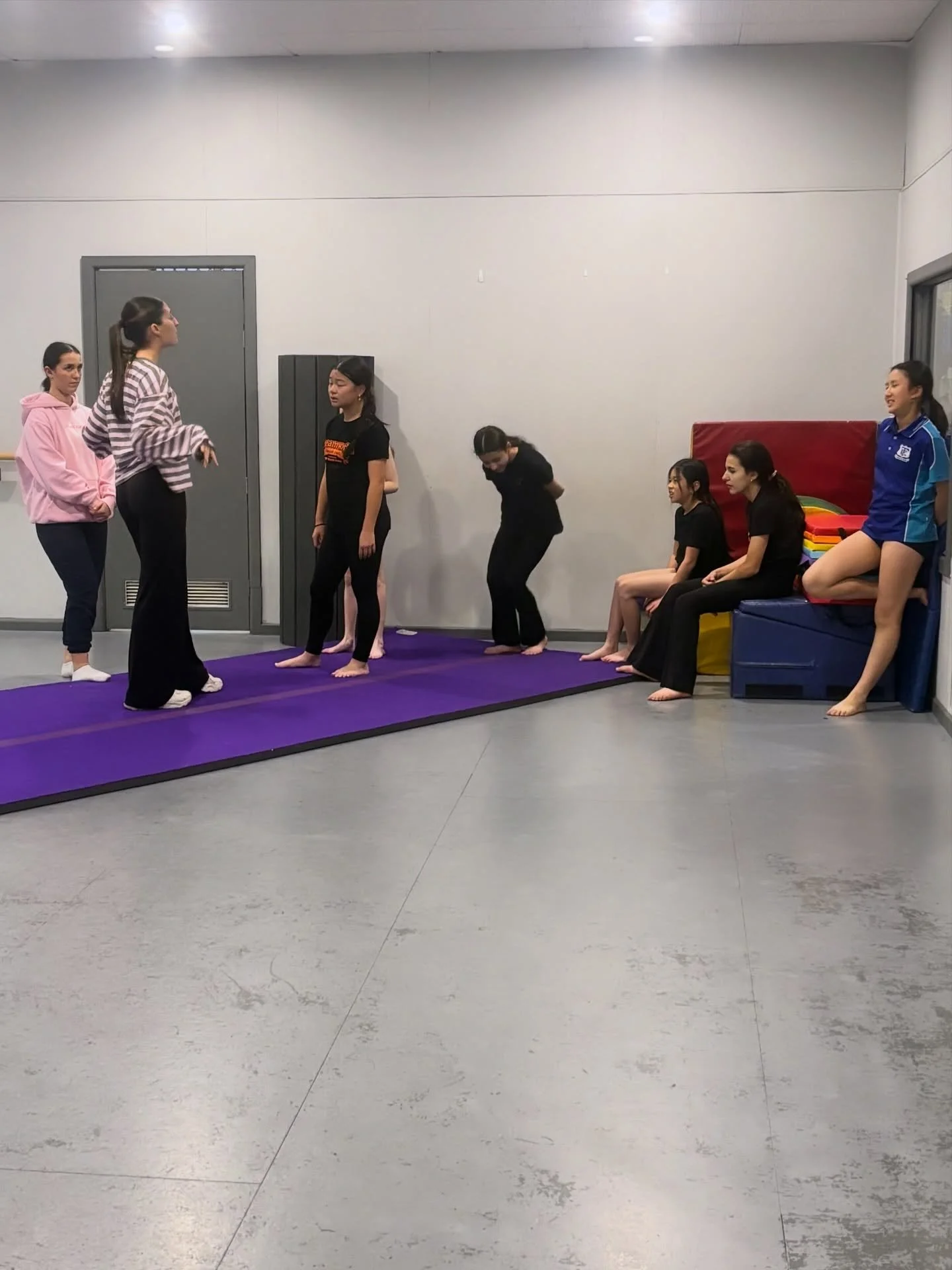 This week 🧑🏻&zwj;🩰
Some consulting, some cleaning, some tech on the &ldquo;wrong side&rdquo;, some new chorey, some new tricks, some direction 
.
.
#dance #dancer #lalor #tricks #girl
.
.
.
Bundoora, Thomastown, Epping, reservoir, ballet, dance cl