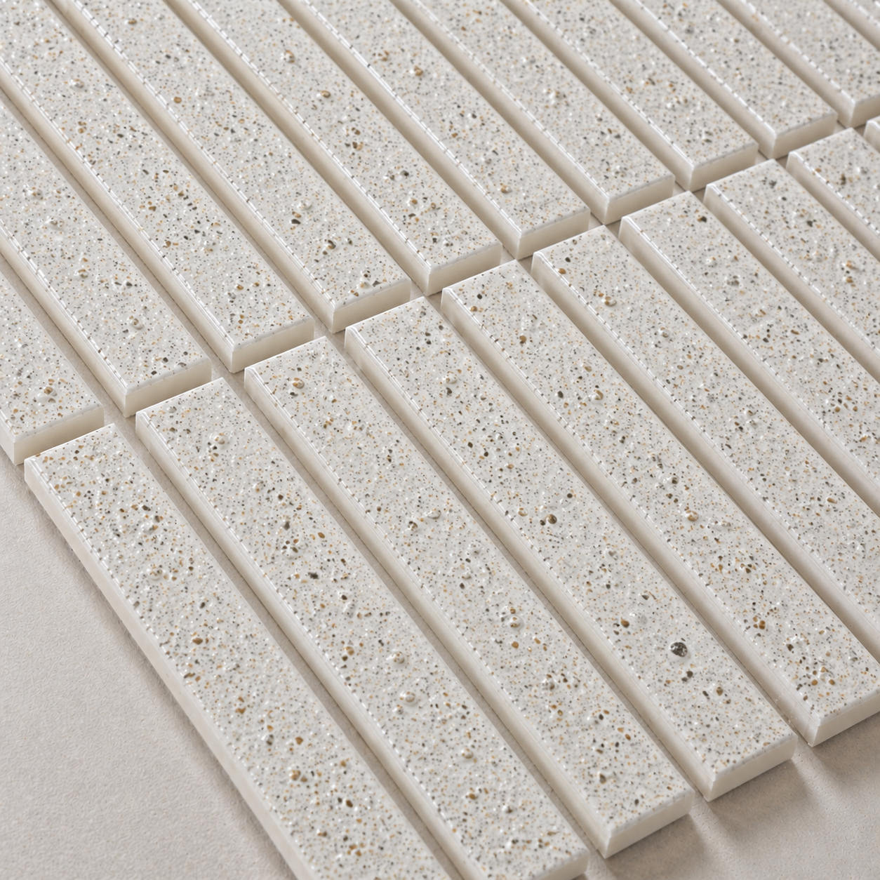 Hatsuborder White Close-up.png