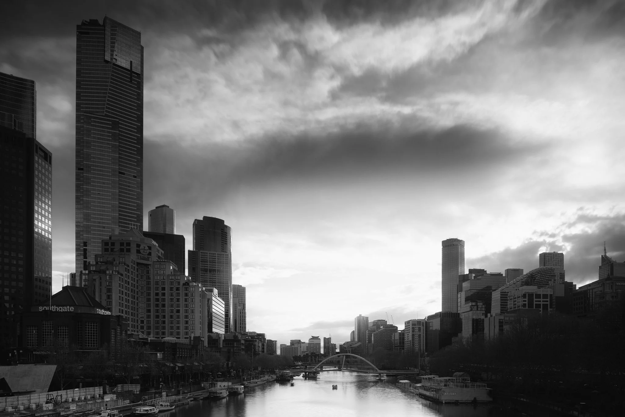 The Yarra River looking downstream, Melbourne Au