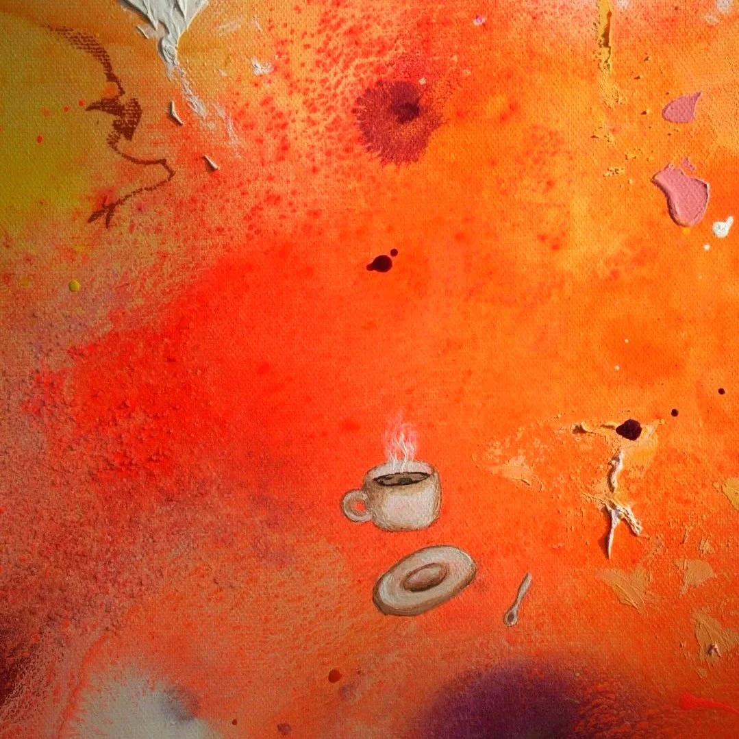 Aquarellbild mit einer dampfenden Tasse Kaffee, einem Teller und einem Löffel vor einem orange-roten Hintergrund.