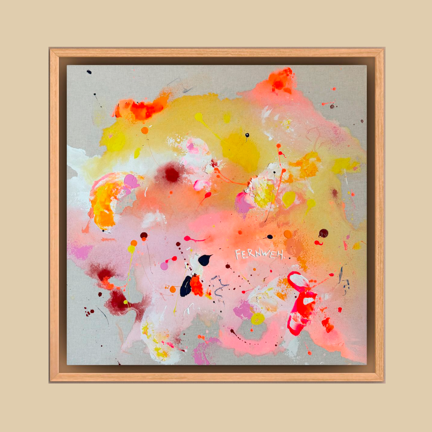 Abstraktes Gemälde mit bunten Farbspritzern und -flecken in Gelb, Orange, Pink, Rot, Schwarz auf einer hellgrauen Leinwand, eingeklemmt in einen Holzrahmen.