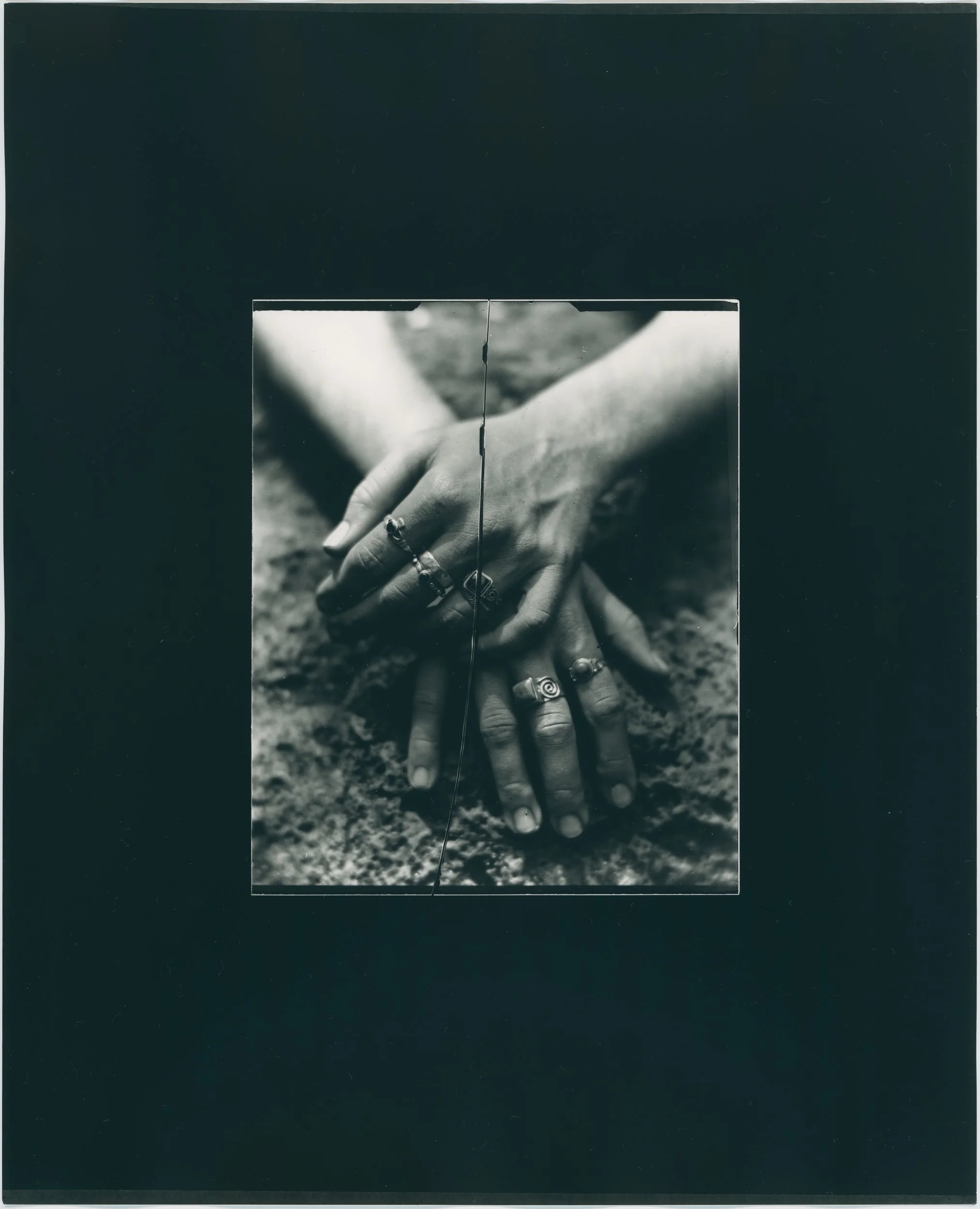25-10-20_Anna_Hands_silver_print_scan_01.jpg