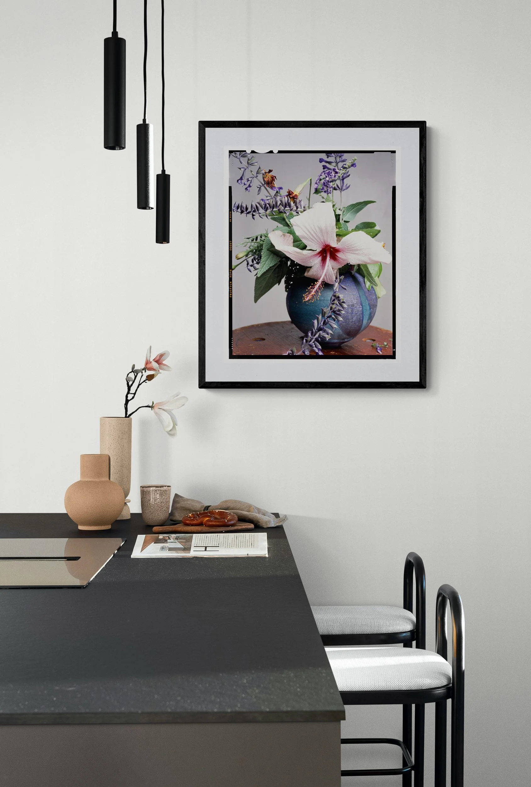 breakfast-bar-with-ceramic-vases.jpg