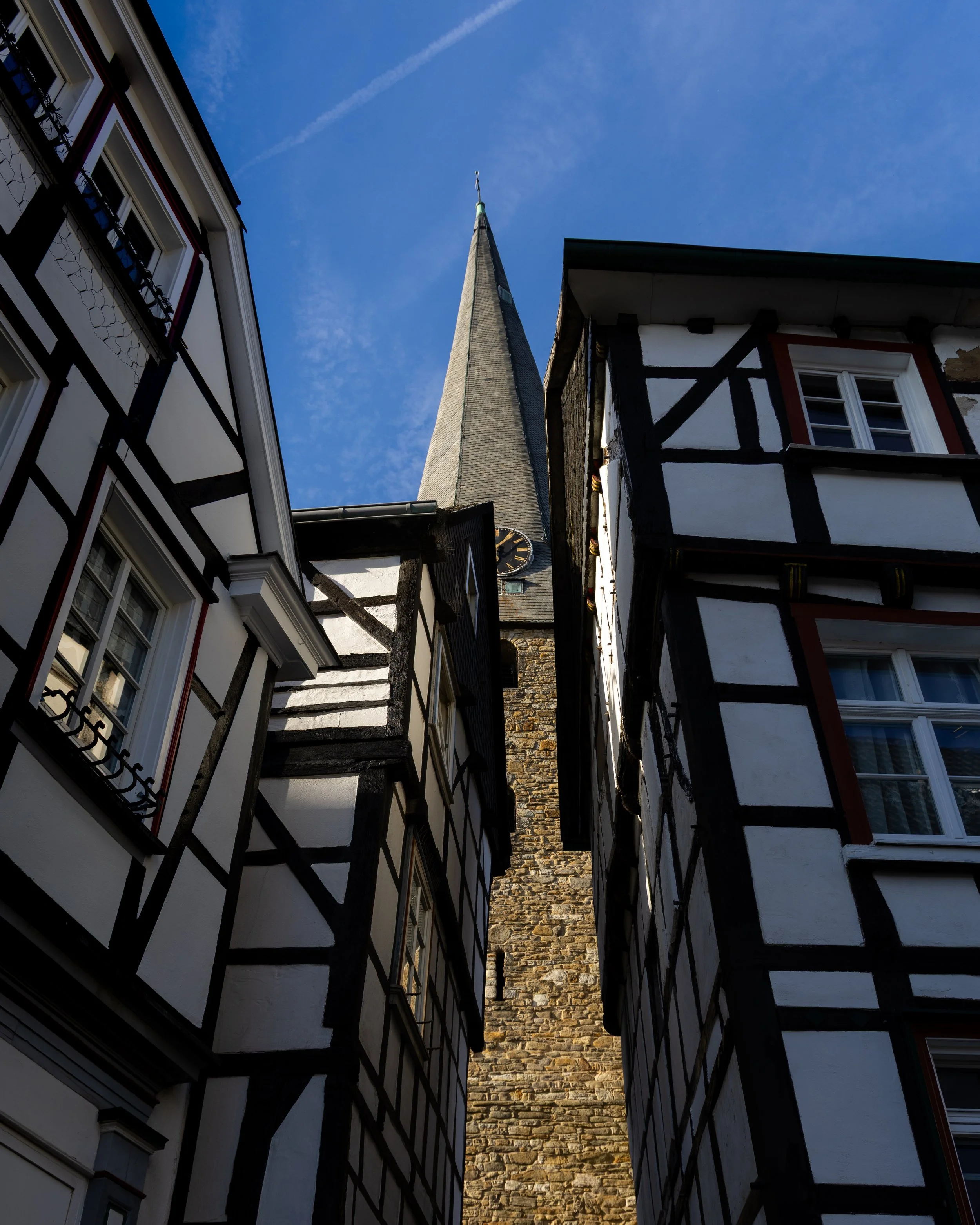 No. 135 - Narrow Passage