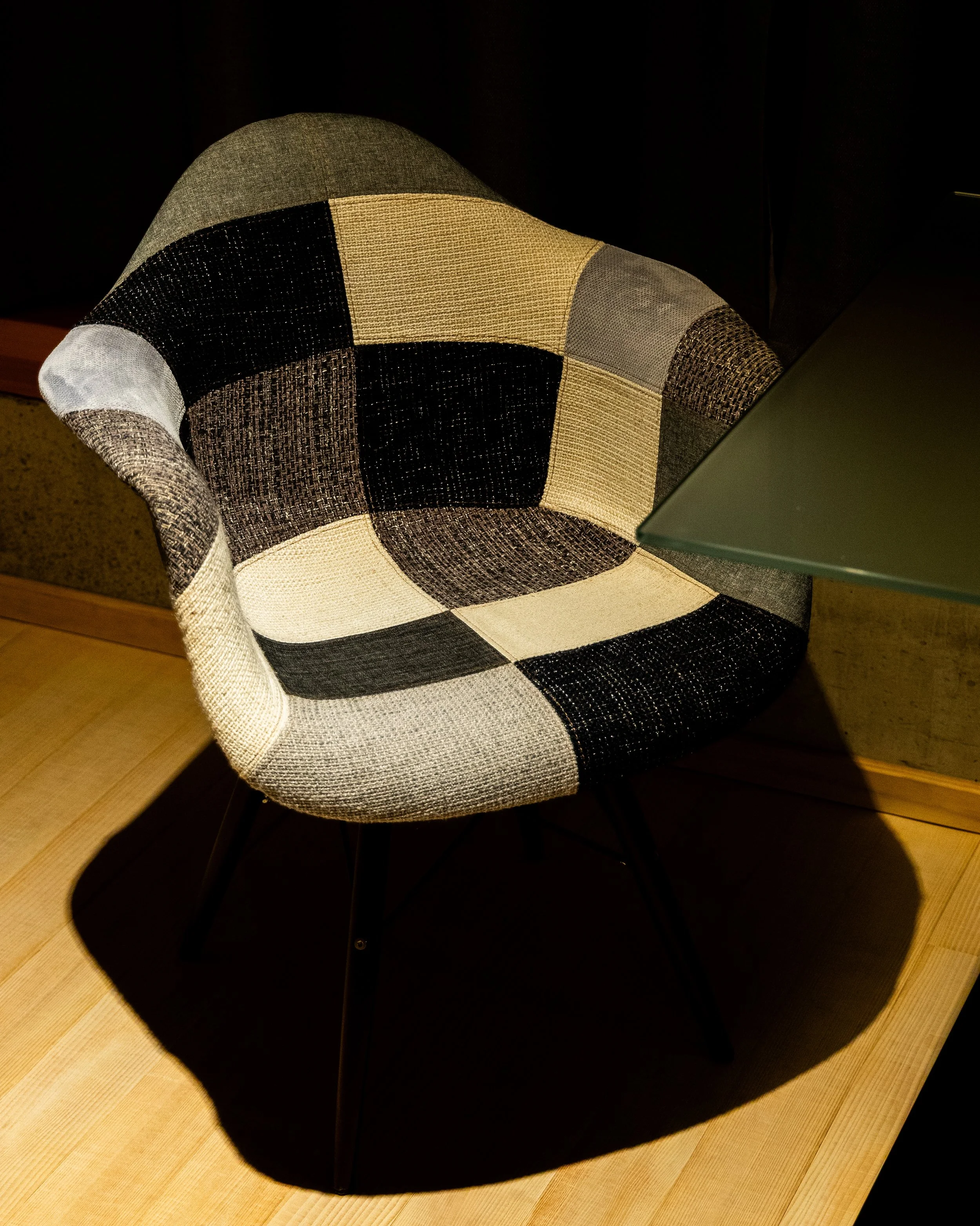 No. 62 - Black - White