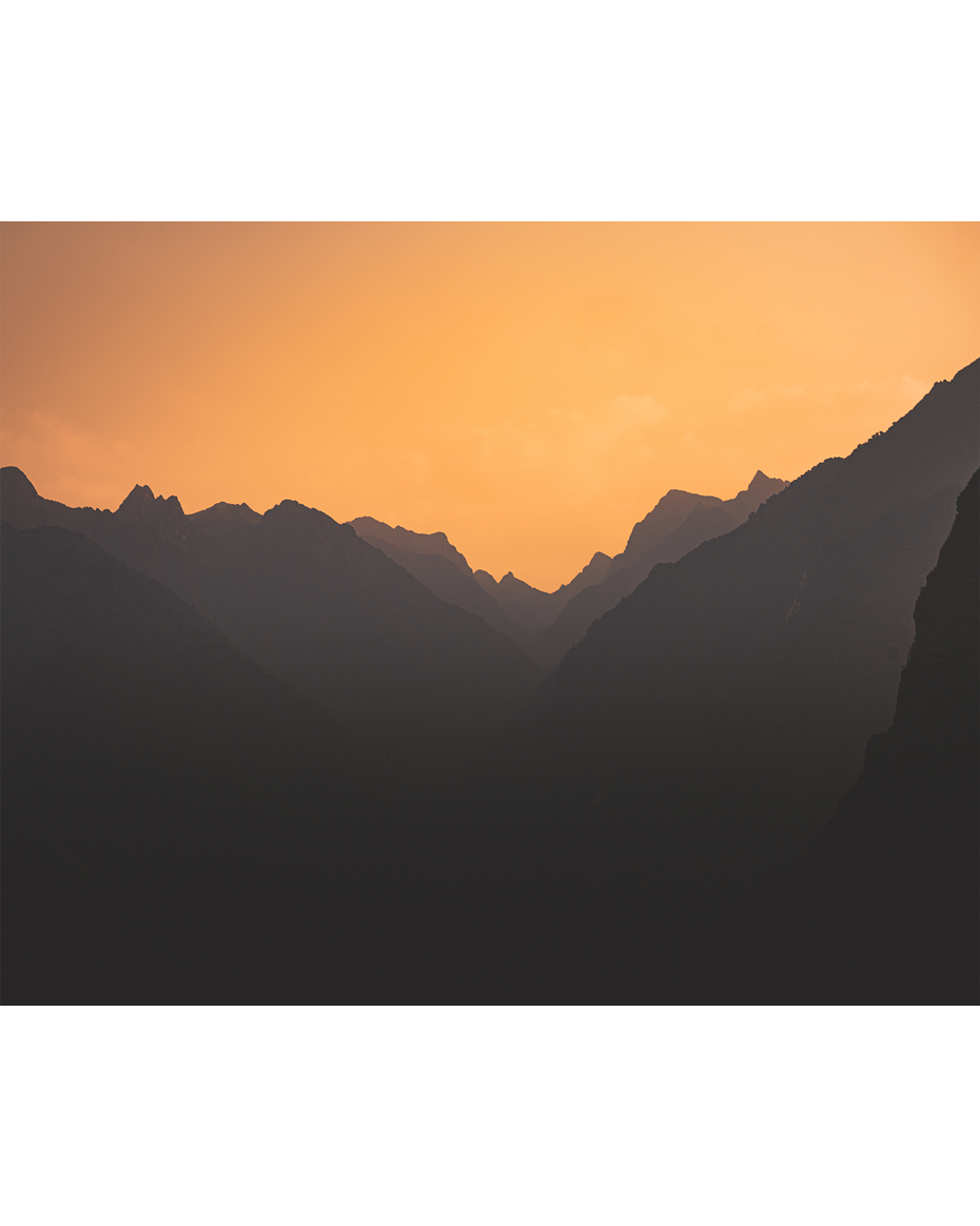 montagnes-couche-de-soleil-horizontal.png