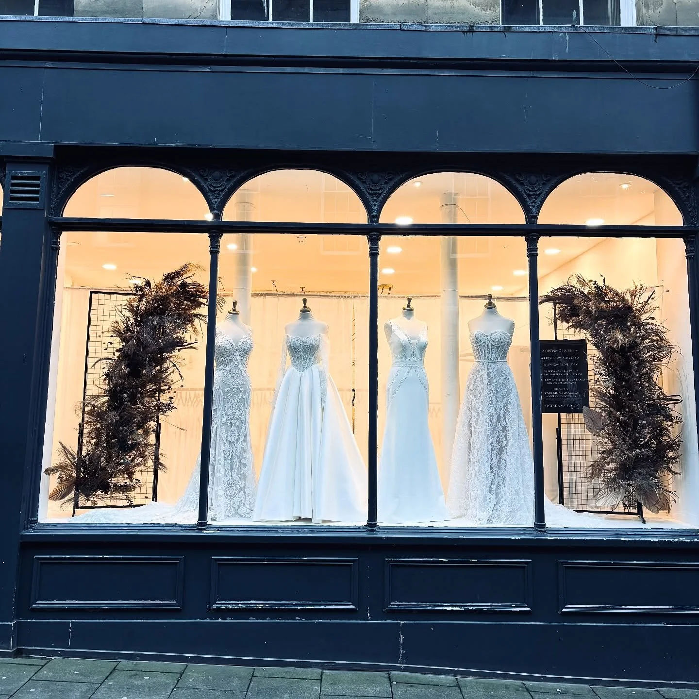 WEEKEND READY ~ Sisters of Grace Outlet is for brides who love off-the-peg finds with serious style ✦⋆

If you&rsquo;re searching for the one + want that dream boutique outlet moment, come see what&rsquo;s just landed in the studio ✦⋆

Book via the l