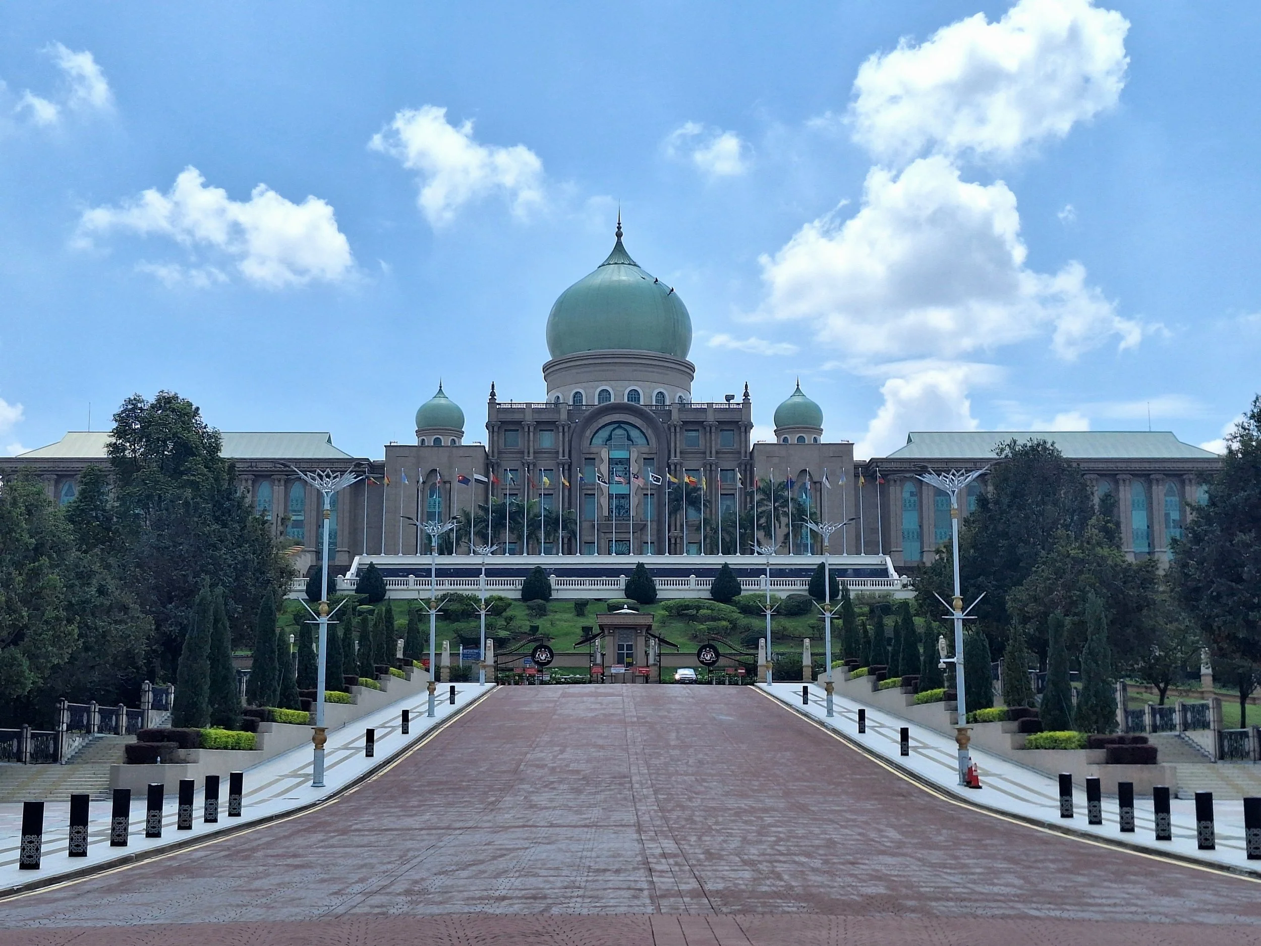 Perdana Putra.jpg