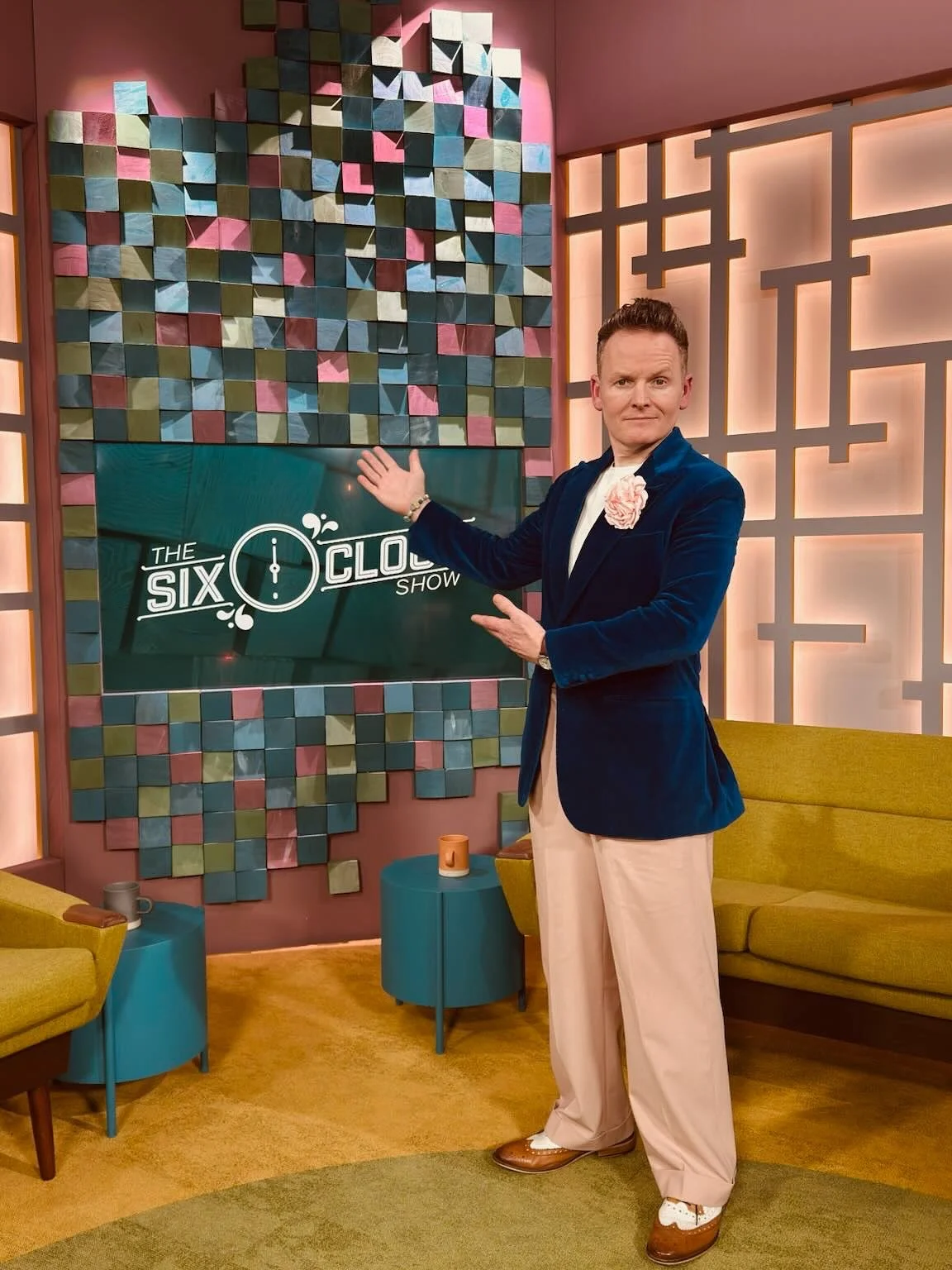 Ireland - I&rsquo;ll be on the @sixoclockshow on @virginmediaireland tonight (and possibly wherever the internet reaches for my UK friends&hellip;).

I&rsquo;ll be playing &ldquo;You Never Can Tell&rdquo; from Pulp Fiction ahead of my shows this week