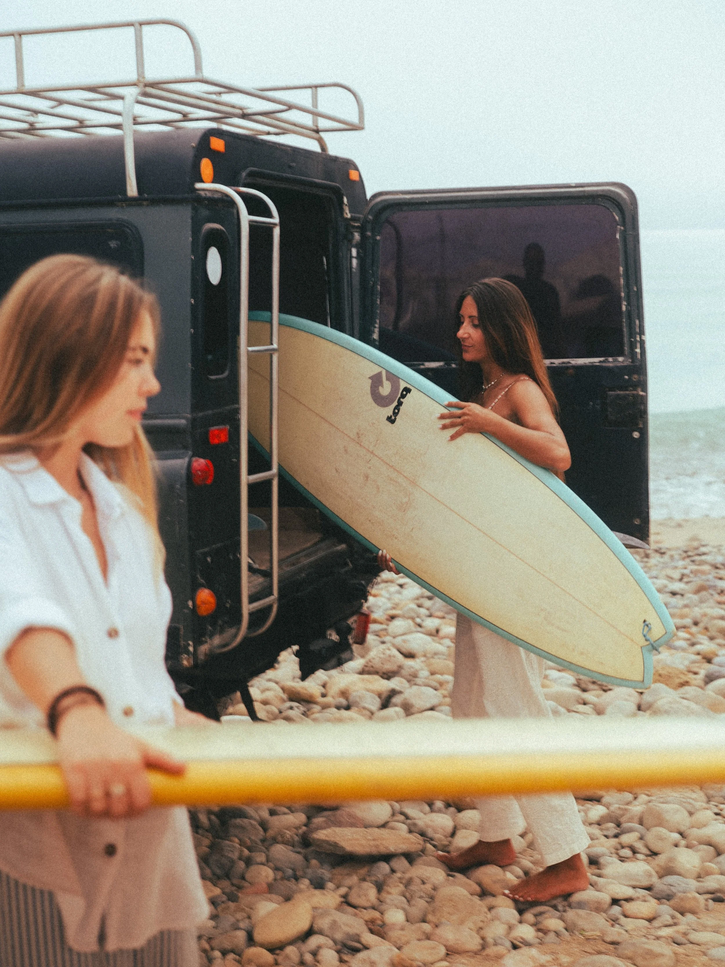 SOULMAT commence aujourd&rsquo;hui 🥹🌊

Les filles arrivent, les valises se posent&hellip; et une nouvelle semaine de surf, Pilates &amp; rencontres commence &agrave; Tamraght.

Tellement h&acirc;te de vivre tout &ccedil;a avec vous 🫶

Cl&eacute;me