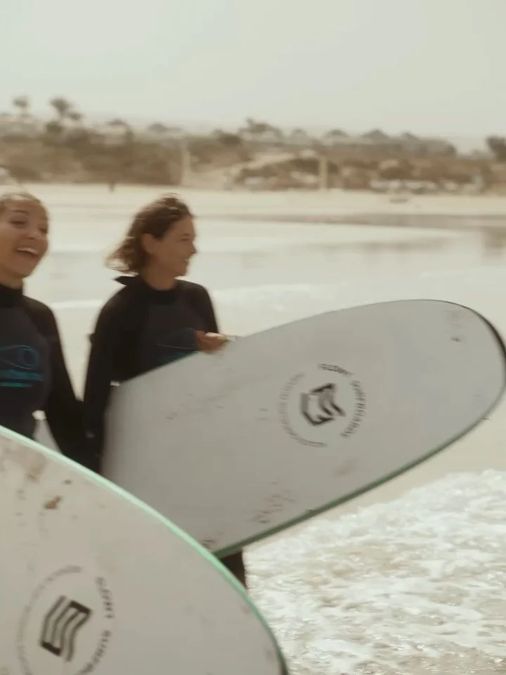LE SURF CHEZ SOULMAT 🌊

Tu n&rsquo;as jamais surf&eacute; ?
Tu as peur de l&rsquo;oc&eacute;an ?
Ou tu surfes d&eacute;j&agrave; r&eacute;guli&egrave;rement ?

Tu as ta place.

Merci la team @azulguesthouse @photographer_surf 
📹 @milandmt 

#surftr