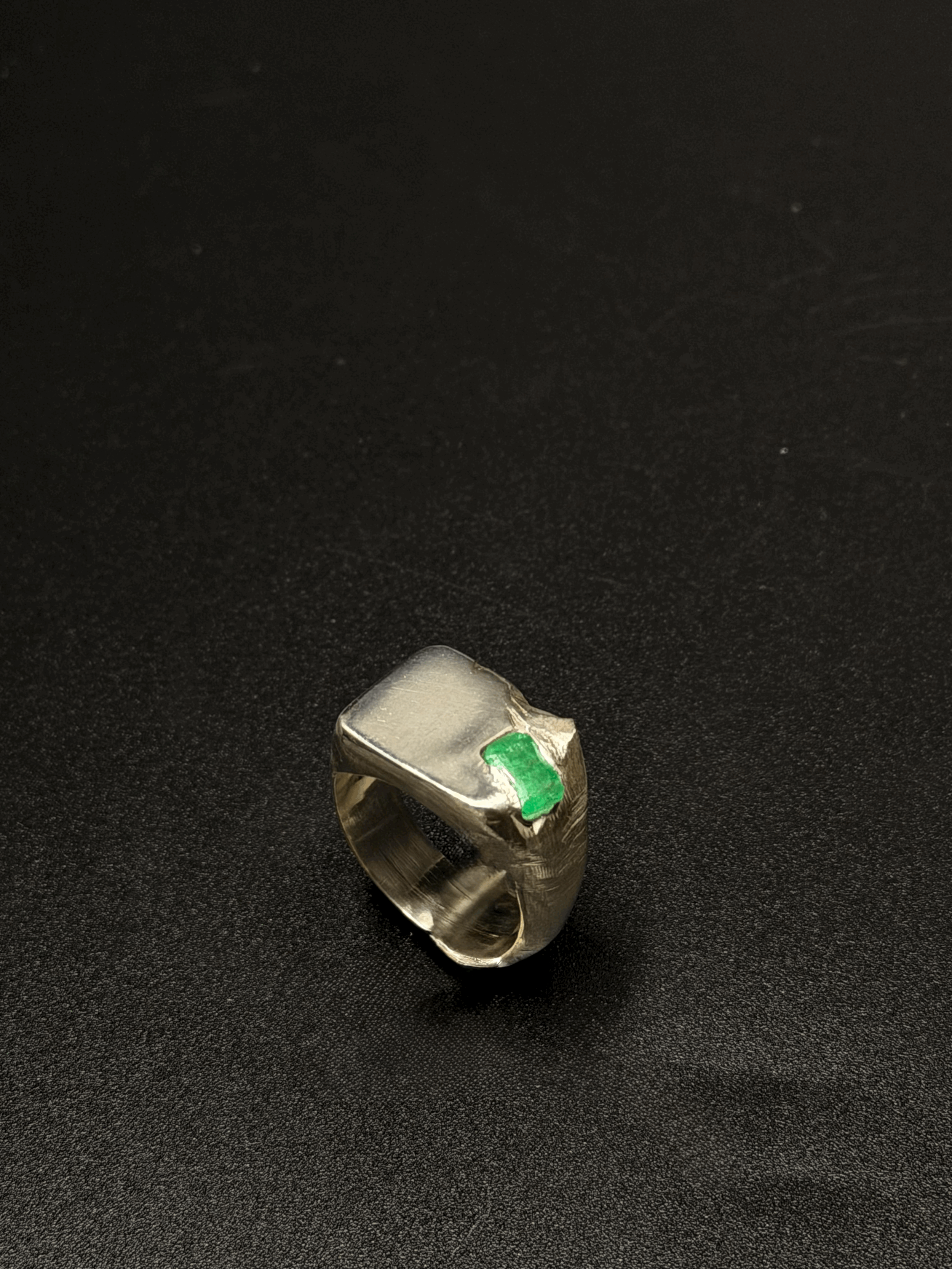 Broken signet + Stone