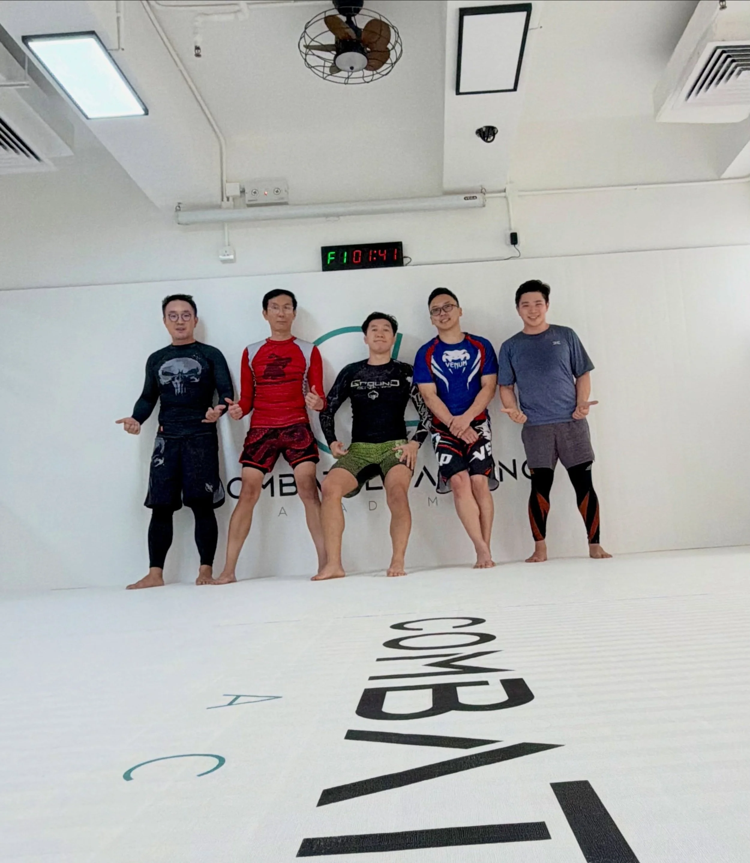 No GI lunch training Thursday in CEB

#bjj #roll #class