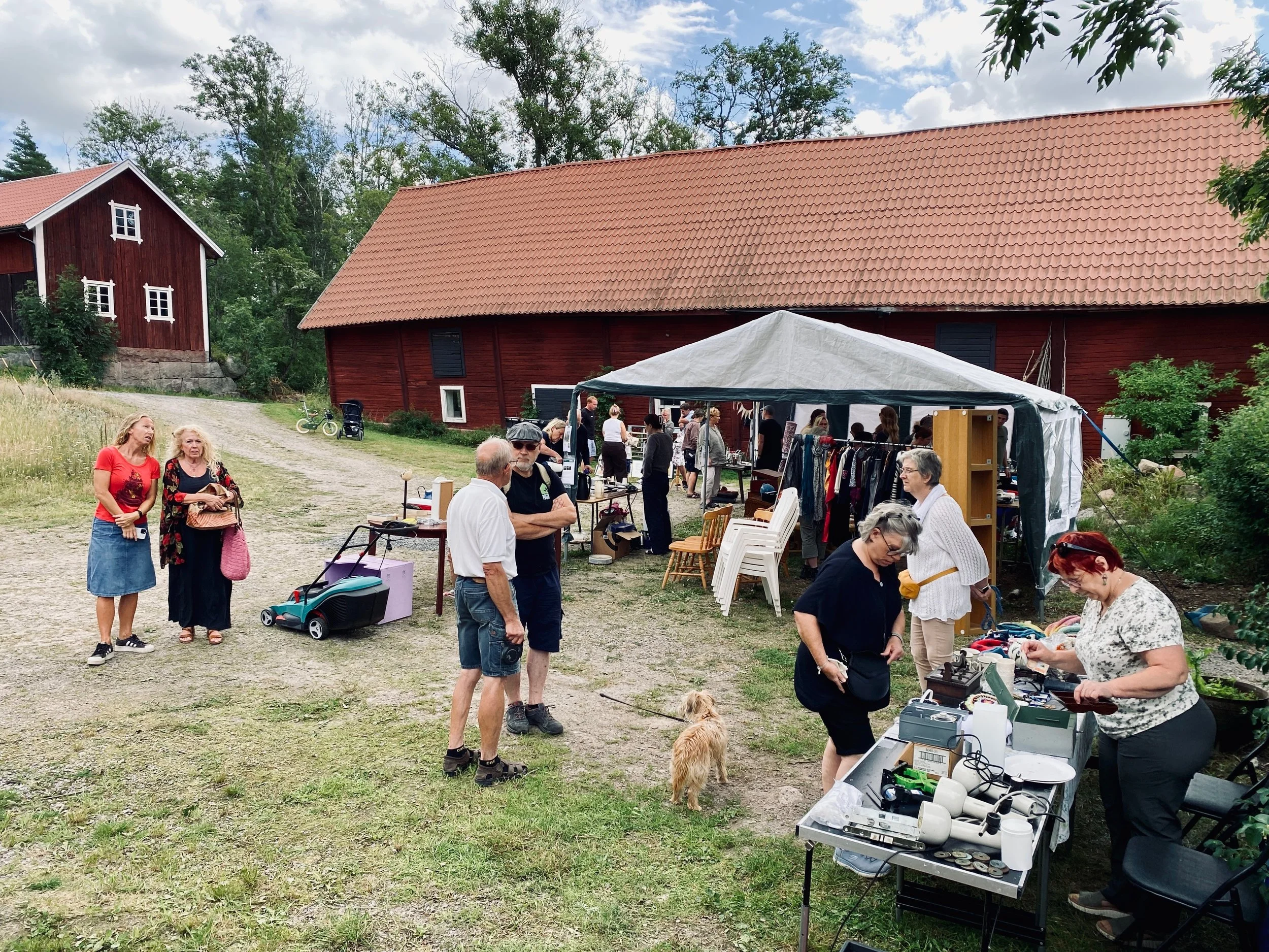 Loppisen för Glada Ladan