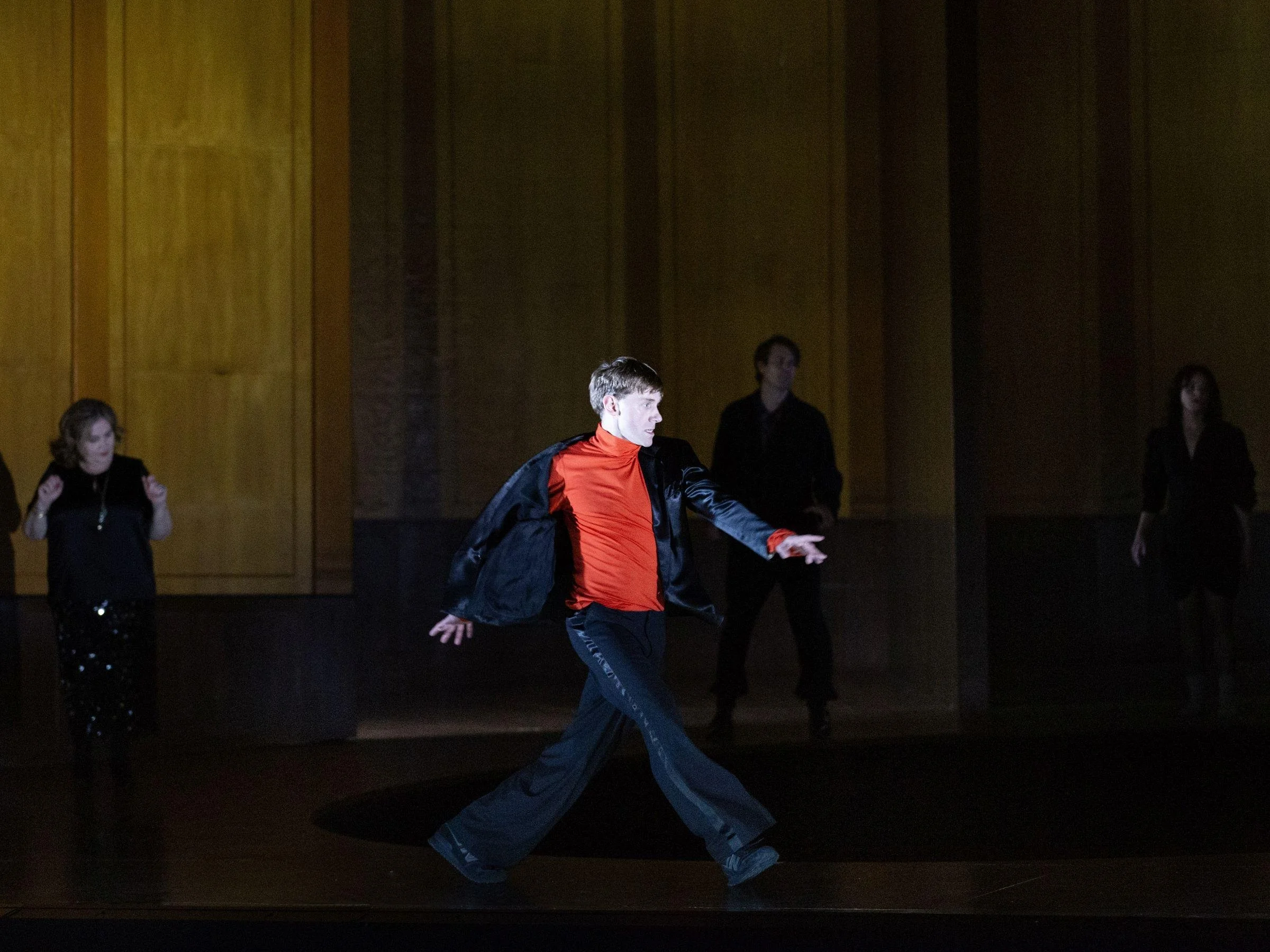 Die Möwe am Deutschen Schauspielhaus Hamburg, 

Paul in einer neuen Doppelrolle. Er spielt mit und gibt sein Choreografie-Debüt am Stadttheater.
