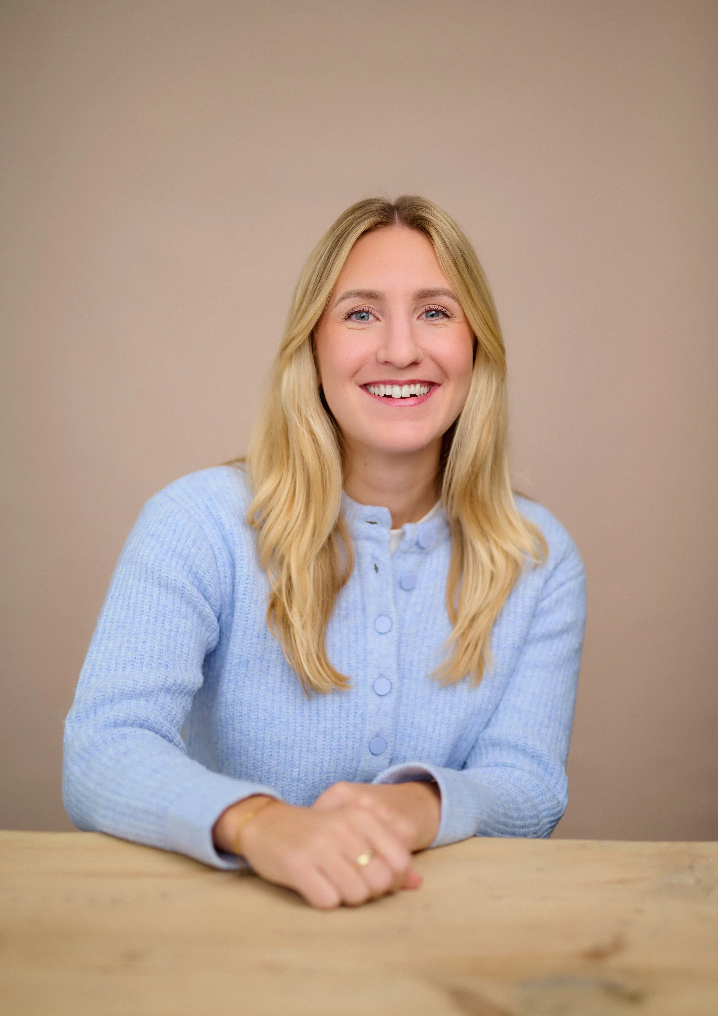 BABCP-accredited CBT, EMDR & NET Therapist | Anna Daniel - The Reframe Room