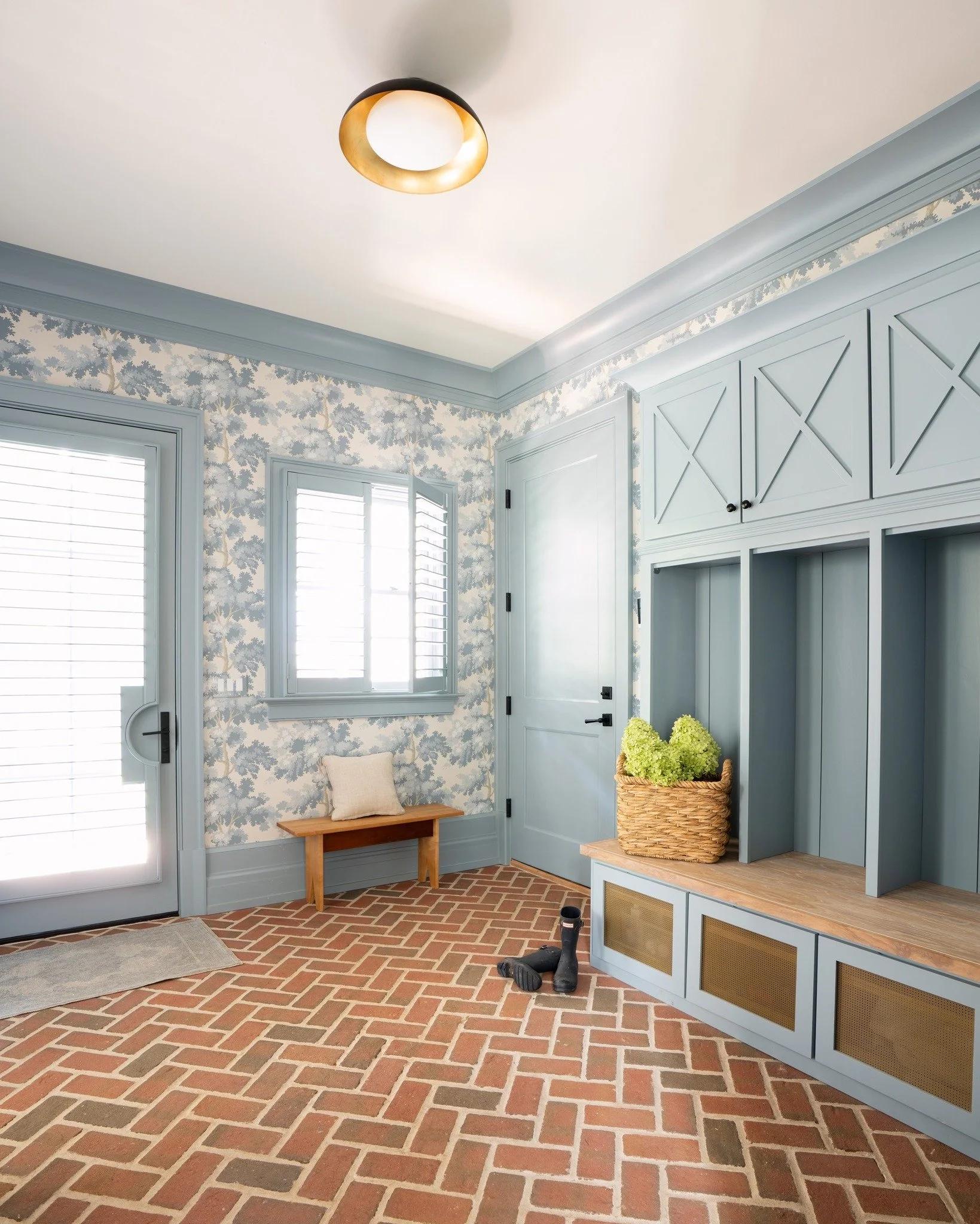 Happy Memorial Day!
Every home needs a hardworking entry. A place where the weekend actually lives. The mudroom is where the flow of a home begins, and when it's designed right you barely notice it. You just feel it.

Builder / @bockandsons 
Photogra