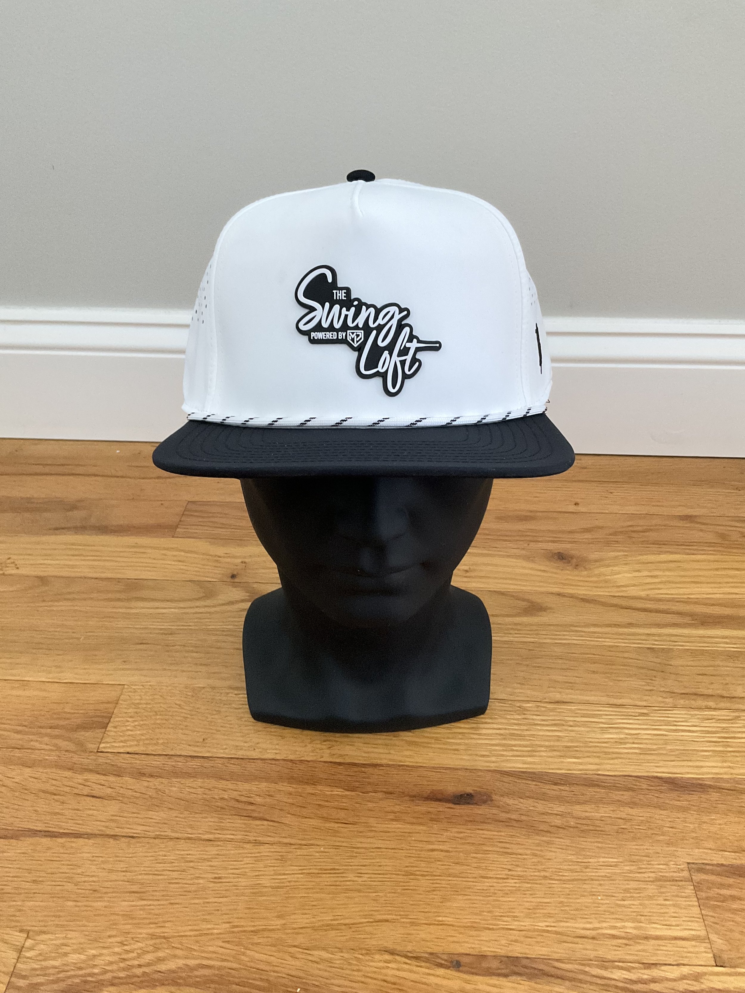 White hat/black brim
2 tone rope
TSL Logo b/w
Flat brim, deep