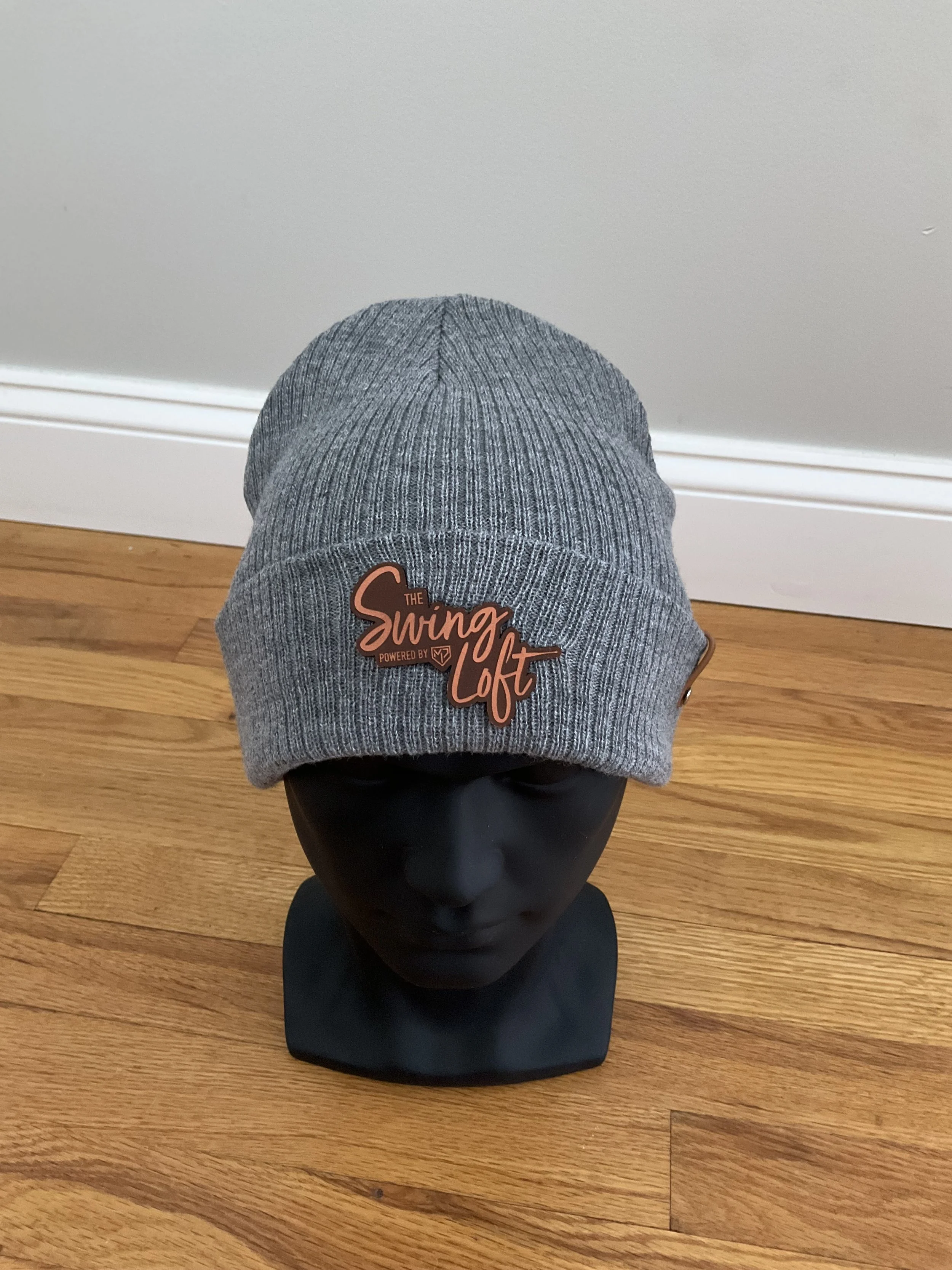 Gray beanie
Leather logo