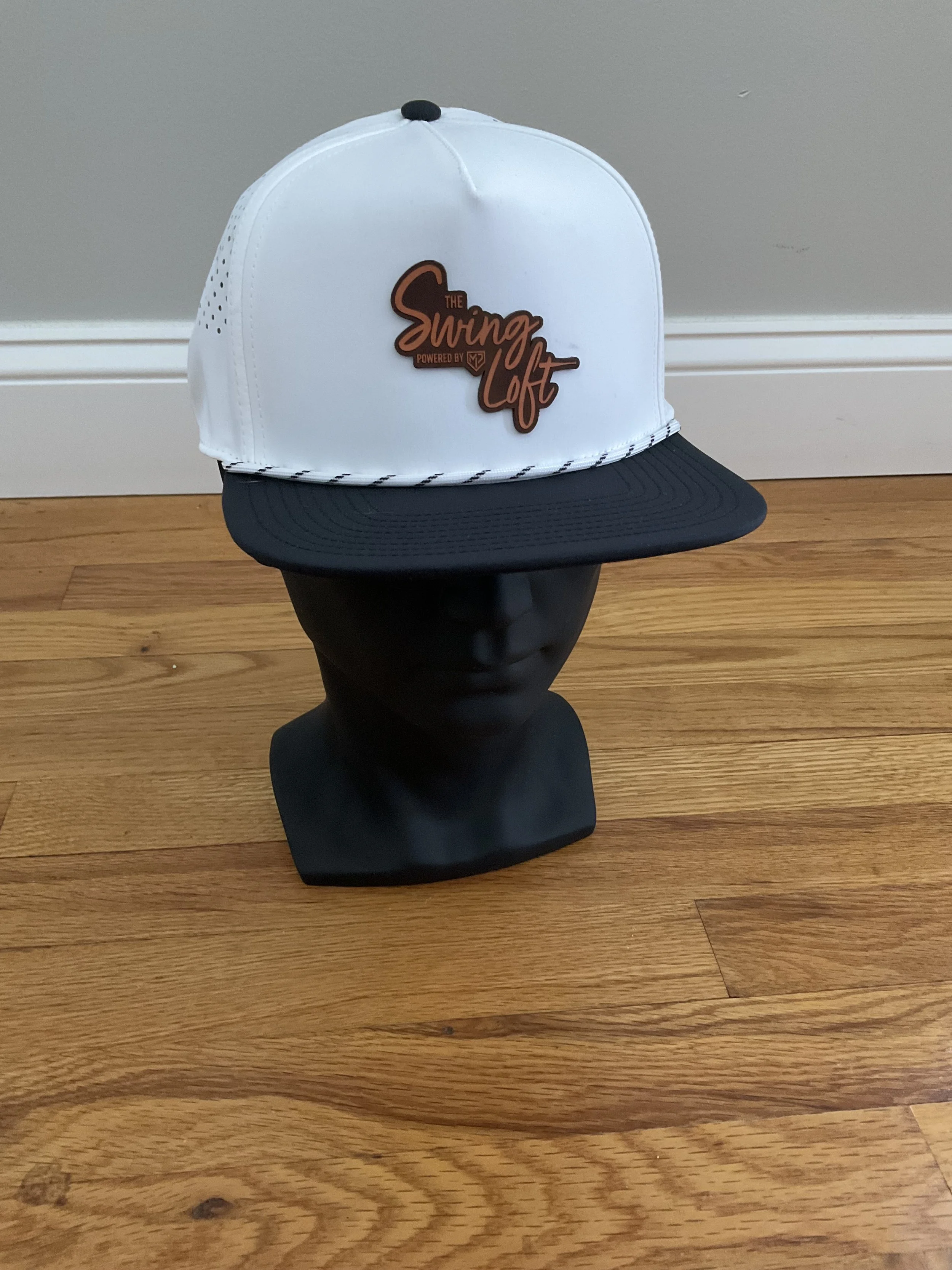 White hat/black brim
2 tone rope
Leather logo
Flat brim, deep