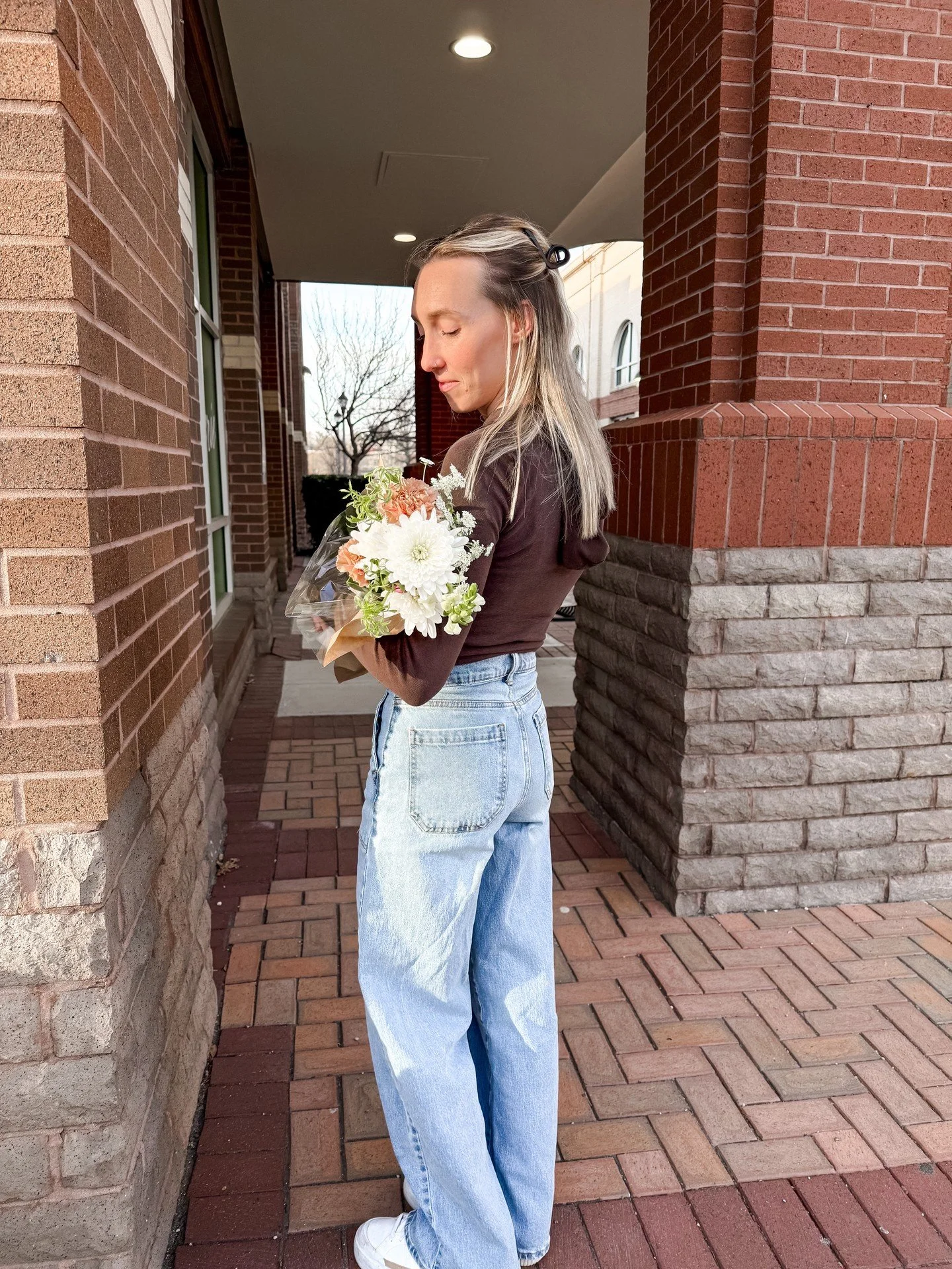 you + fresh flowers = best combo 🤍

#SoftGirlAesthetic
#ThatGirlVibes
#MainCharacterMoments
#SimplePleasures
#RomanticizingLife
#PrettyLittleThings
#SlowLivingStyle