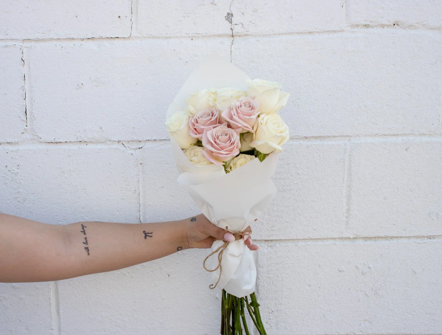 your everyday flowers, elevated 🤍💐
 #SoftGirlAesthetic
#ThatGirlVibes
#MainCharacterMoments
#SimplePleasures
#RomanticizingLife
#PrettyLittleThings
#SlowLivingStyle