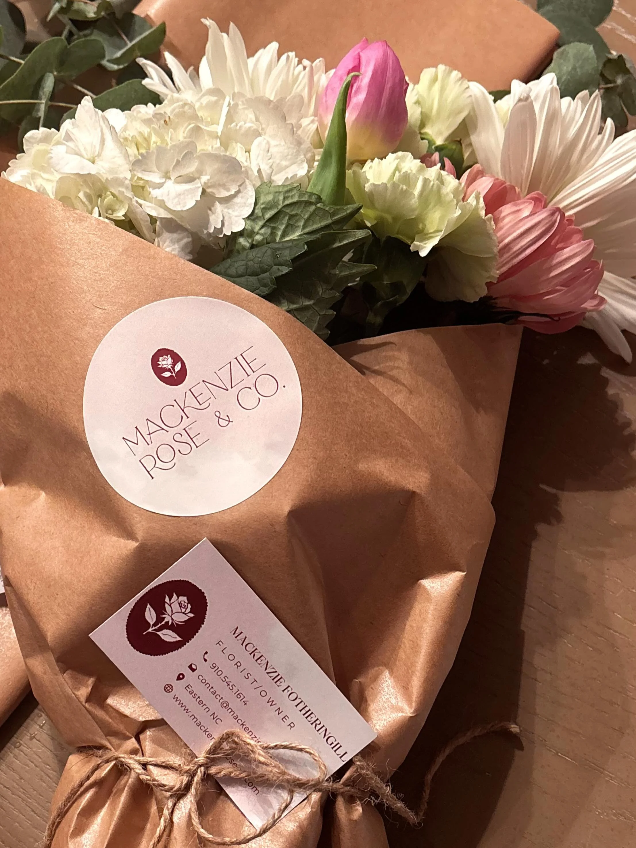 Soft blooms, thoughtful details, and flowers made to brighten someone&rsquo;s day 🤍
Wrapped with care by Mackenzie Rose &amp; Co. 🌷

#MackenzieRoseCo #EasternNCFlorist #NCFlorist #EverydayFlorals #JacksonvilleNCFlorist