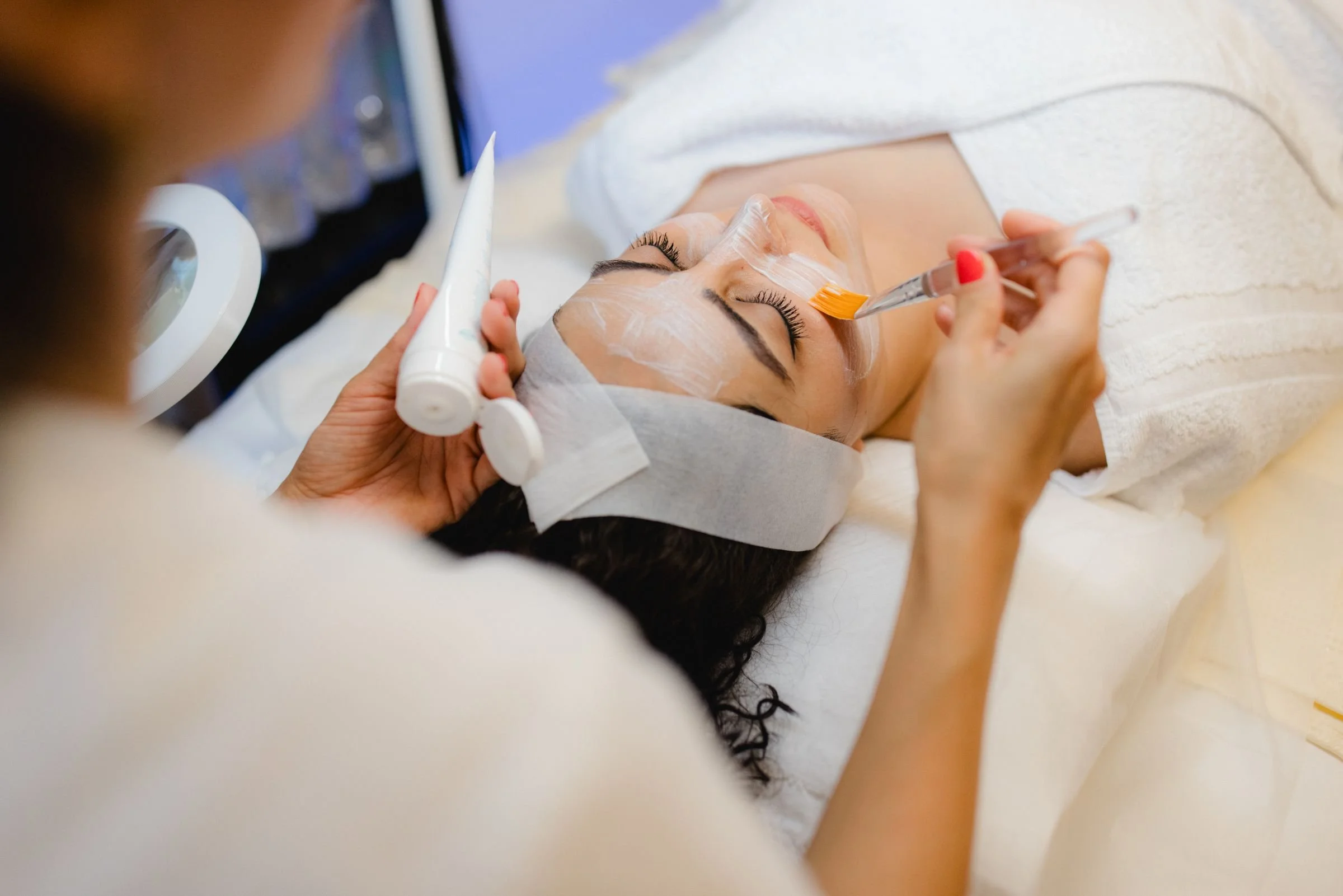 Professionelle Gesichtsbehandlung mit hochwertigen Produkten bei RoyalSkin Vienna in 1010 Wien.