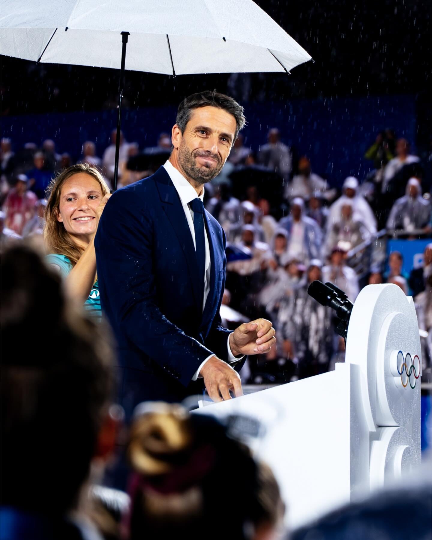 C&rsquo;&eacute;tait il y a 1 an, c&rsquo;&eacute;tait hier ✨
Souvenirs d&rsquo;une folle soir&eacute;e aux c&ocirc;t&eacute;s de @tony_estanguet 
Quelques photos in&eacute;dites de la C&eacute;r&eacute;monie d&rsquo;ouverture 🎆