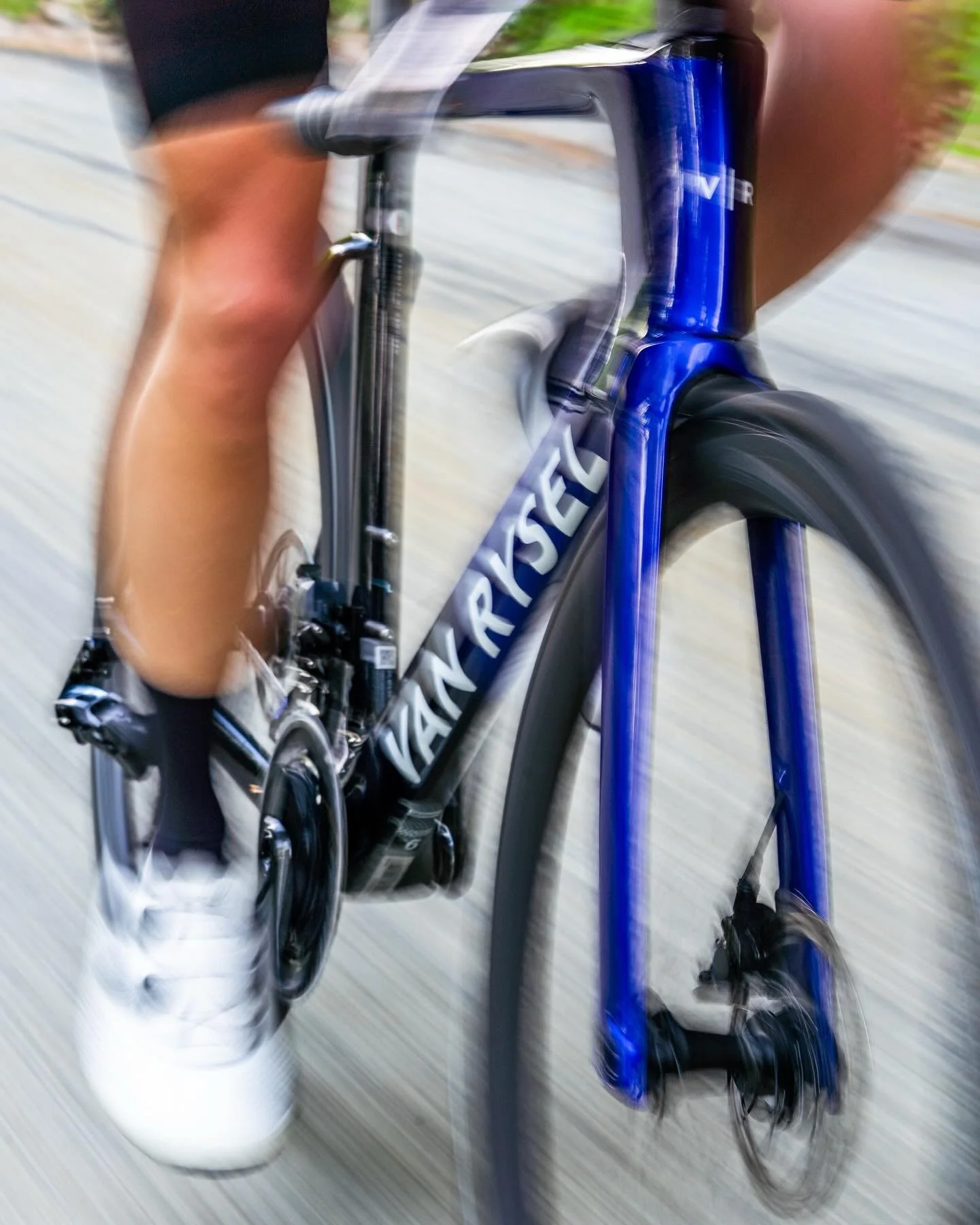 @sramroad x @van_rysel pour @alltricks 🚀
Beau projet photo et vid&eacute;o autour des nouveaux groupes SRAM Force &amp; Rival ⚙️