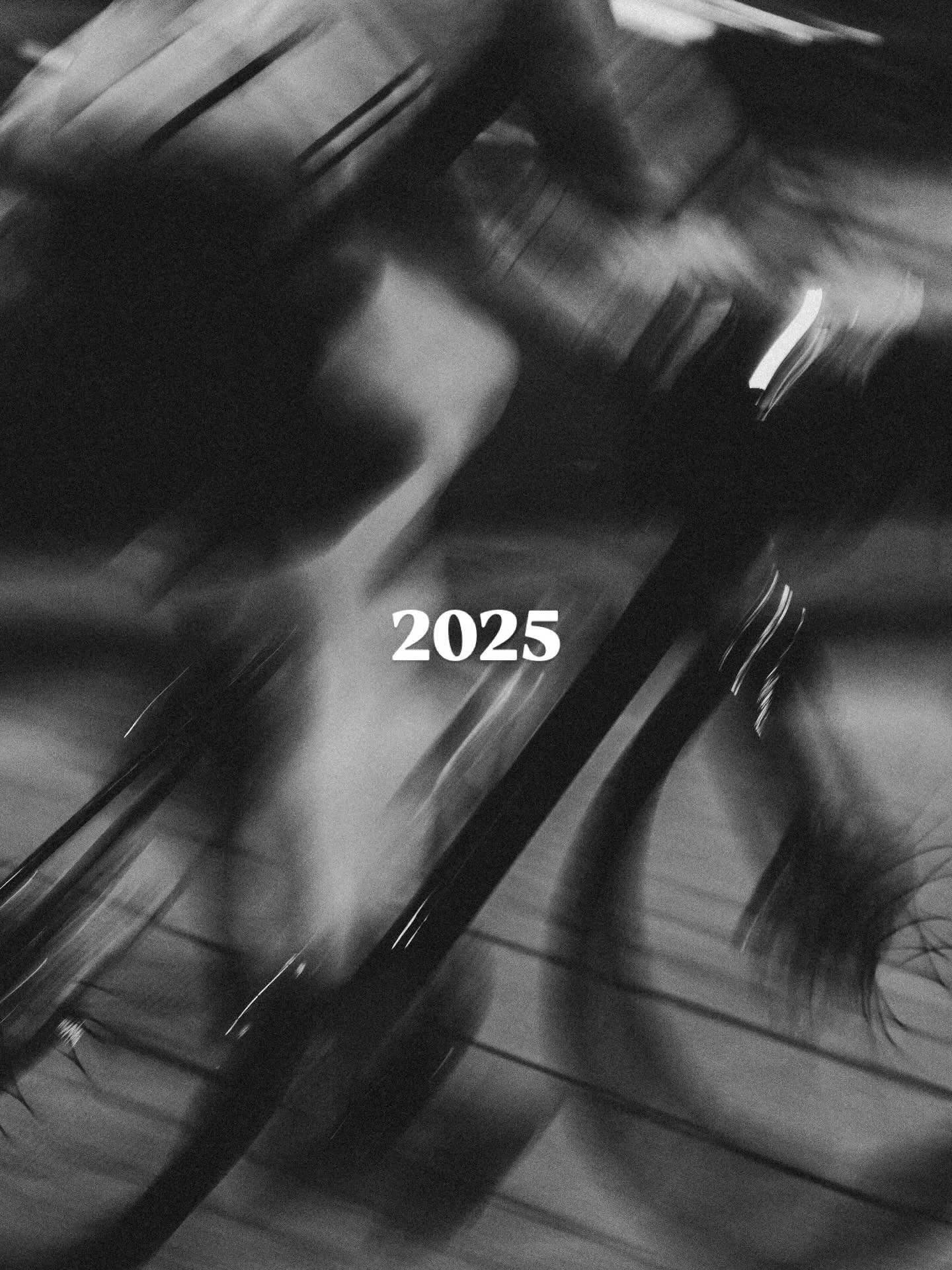 👋 2025
.
📸🚞🚚🏔️🚴&zwj;♂️☀️🌊 🎾 🚄🍕🦌🏉🎫