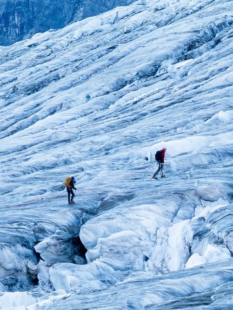 Aventure glaciaire 🧊
Premier glacier pour moi en mode piolet, crampon et cam&eacute;ra avec @alltricks et @thenorthfacefr 😍
.
Merci @clementhomas_ pour l&rsquo;exp&eacute;dition et la derni&egrave;re photo 🤝
.
Ao&ucirc;t 2025