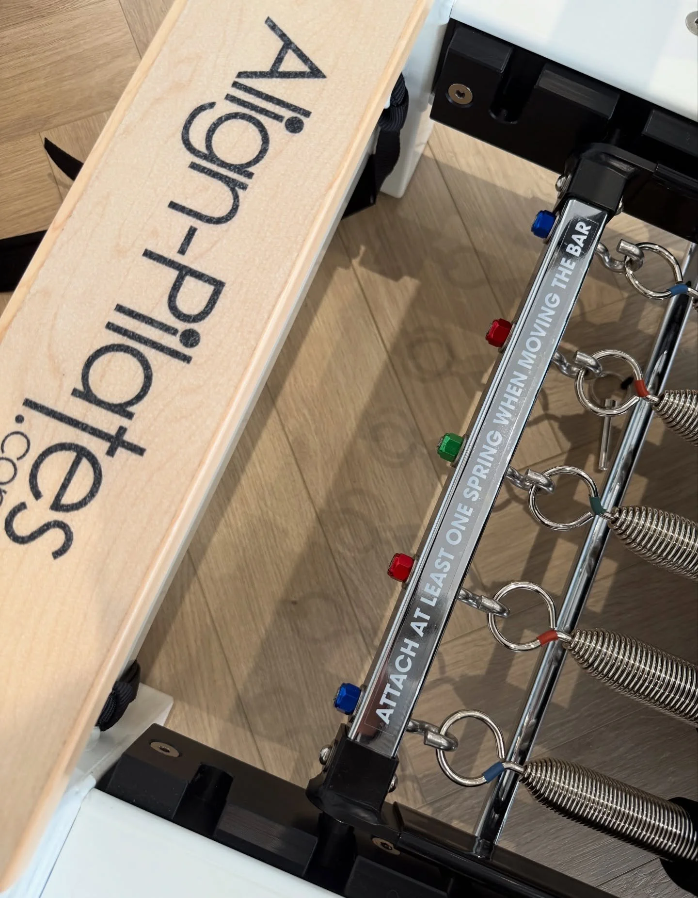 Springs explained&hellip;

blue 🔵 &mdash; lightest resistance
red 🔴 &mdash; medium resistance
green 🟢 &mdash; heaviest resistance

the springs control how much support or challenge you feel
heavier isn&rsquo;t always harder - sometimes lighter req